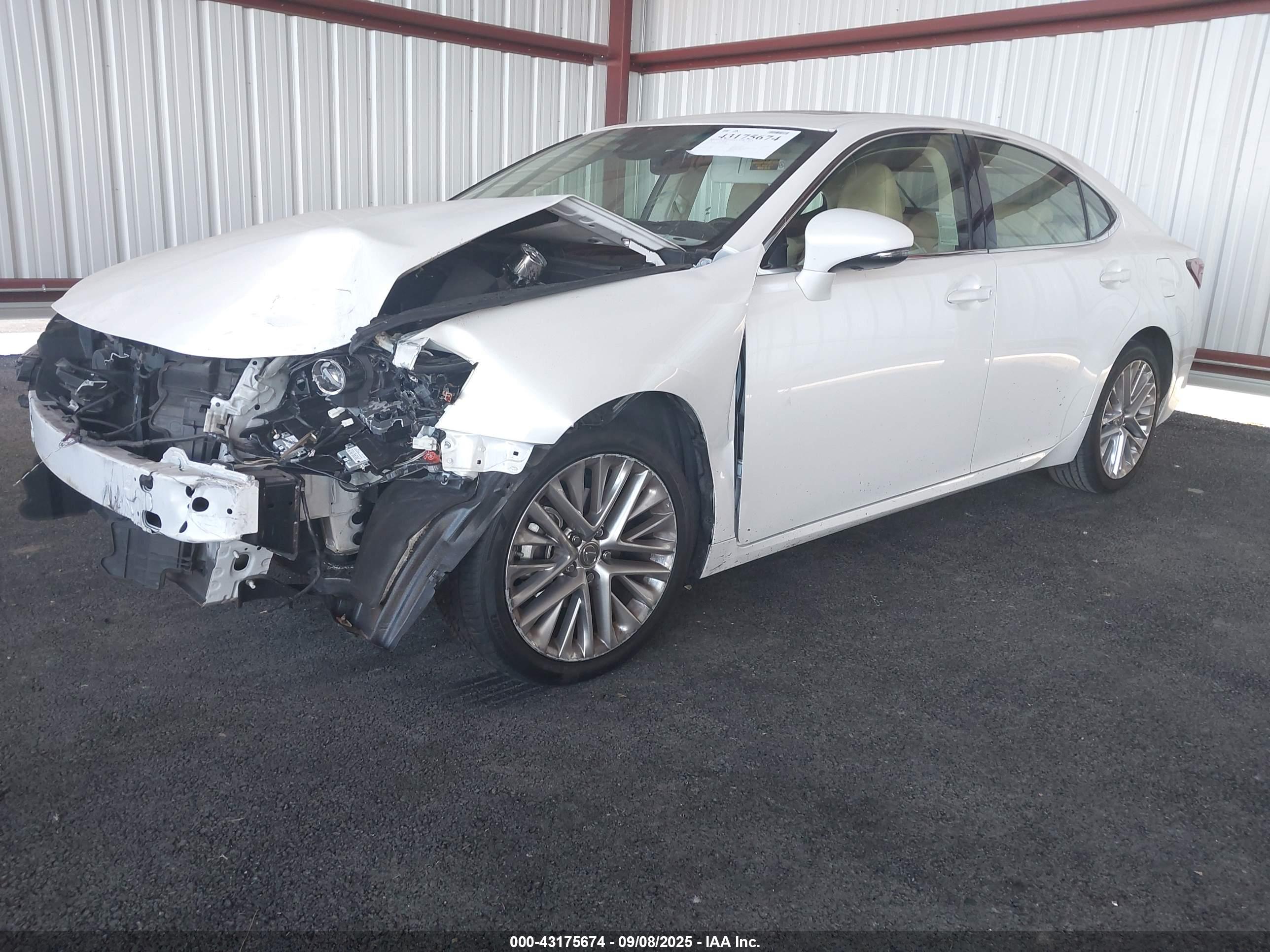 LEXUS ES image 2