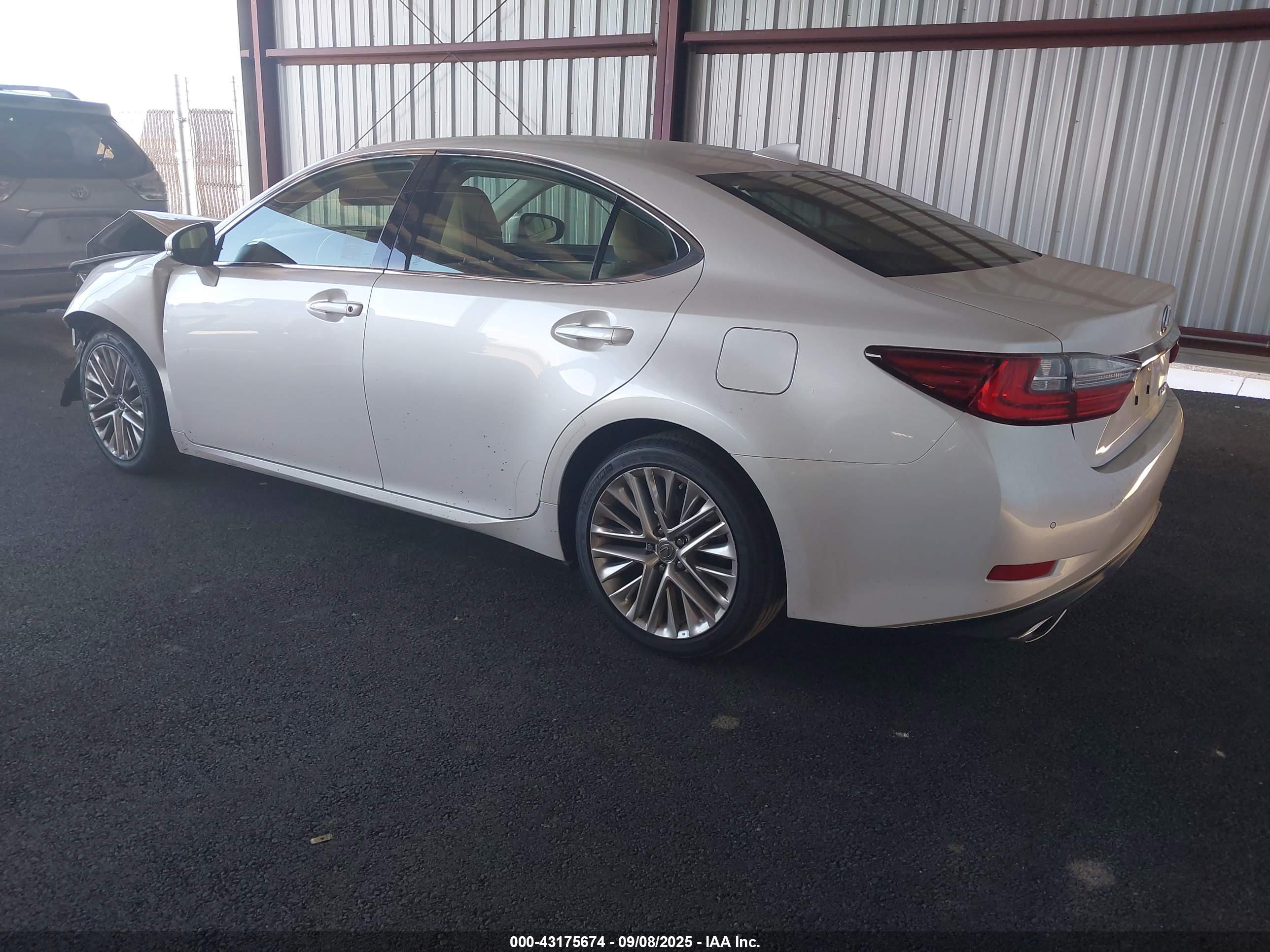 LEXUS ES image 3