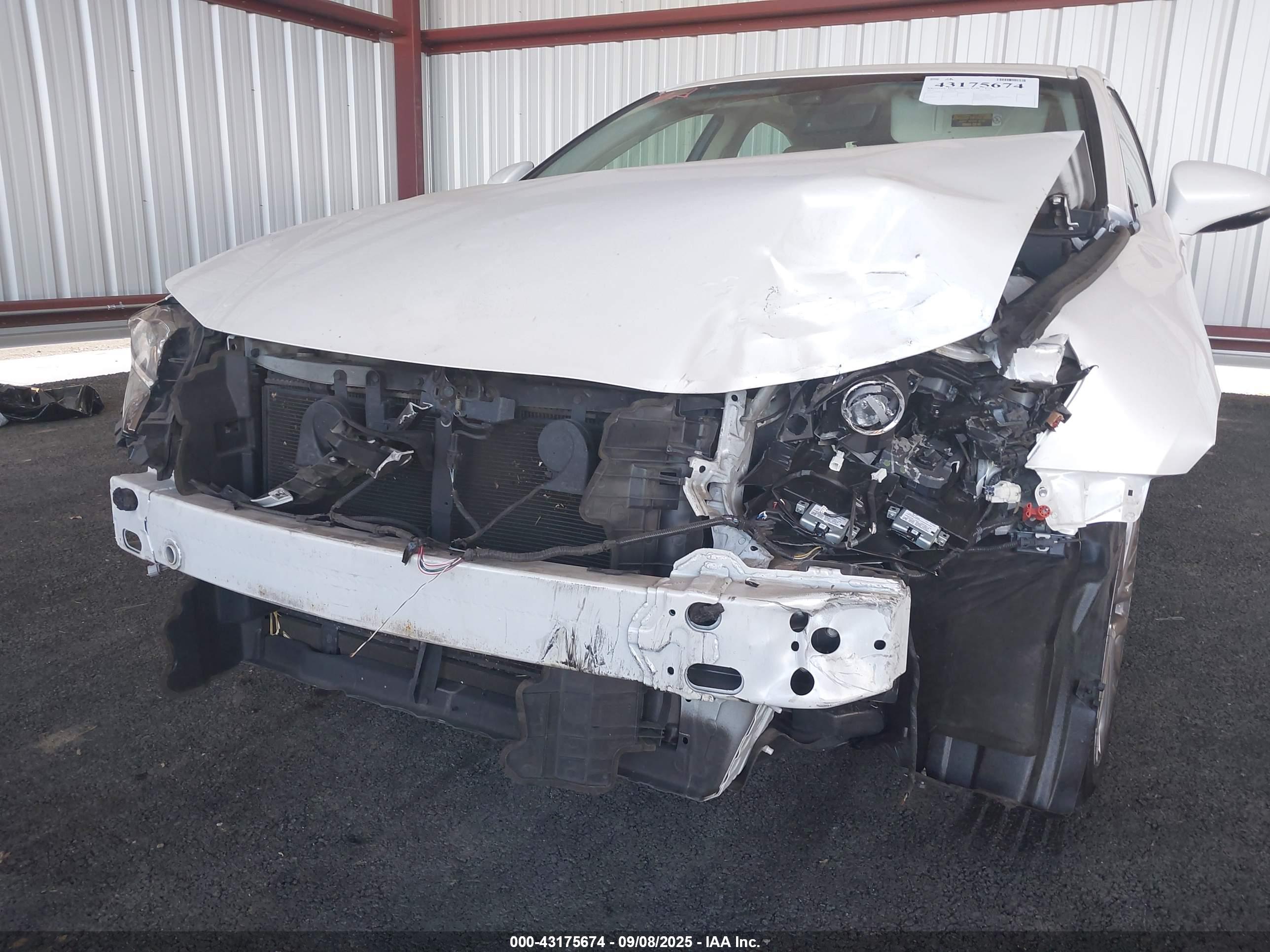 LEXUS ES image 6
