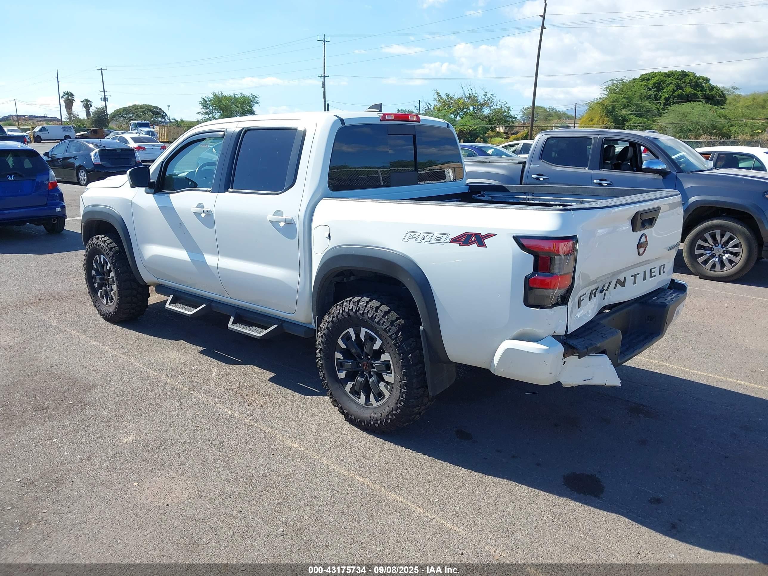 NISSAN FRONTIER image 3