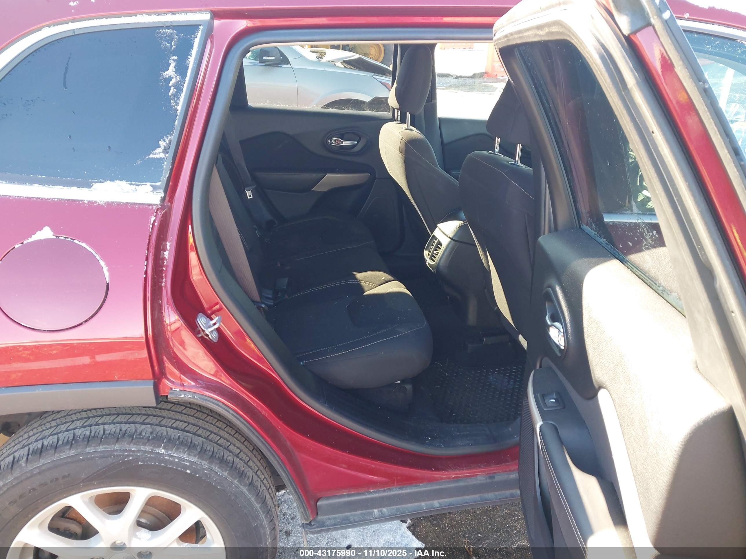 JEEP CHEROKEE image 8