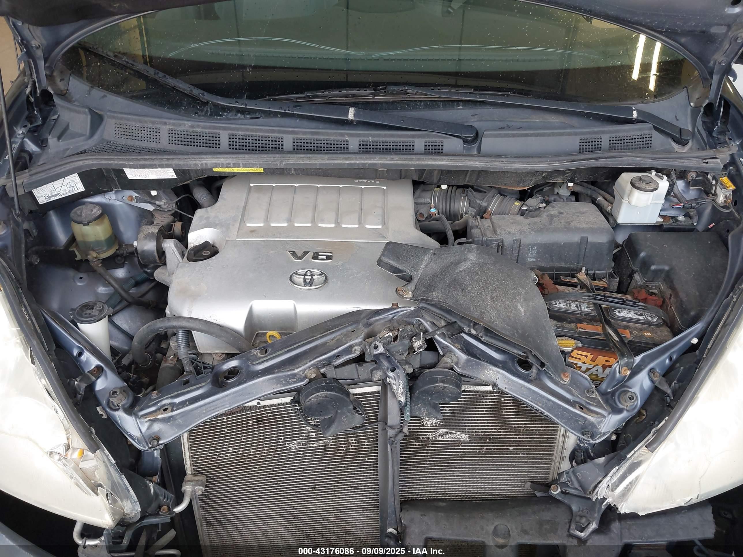 TOYOTA SIENNA image 10