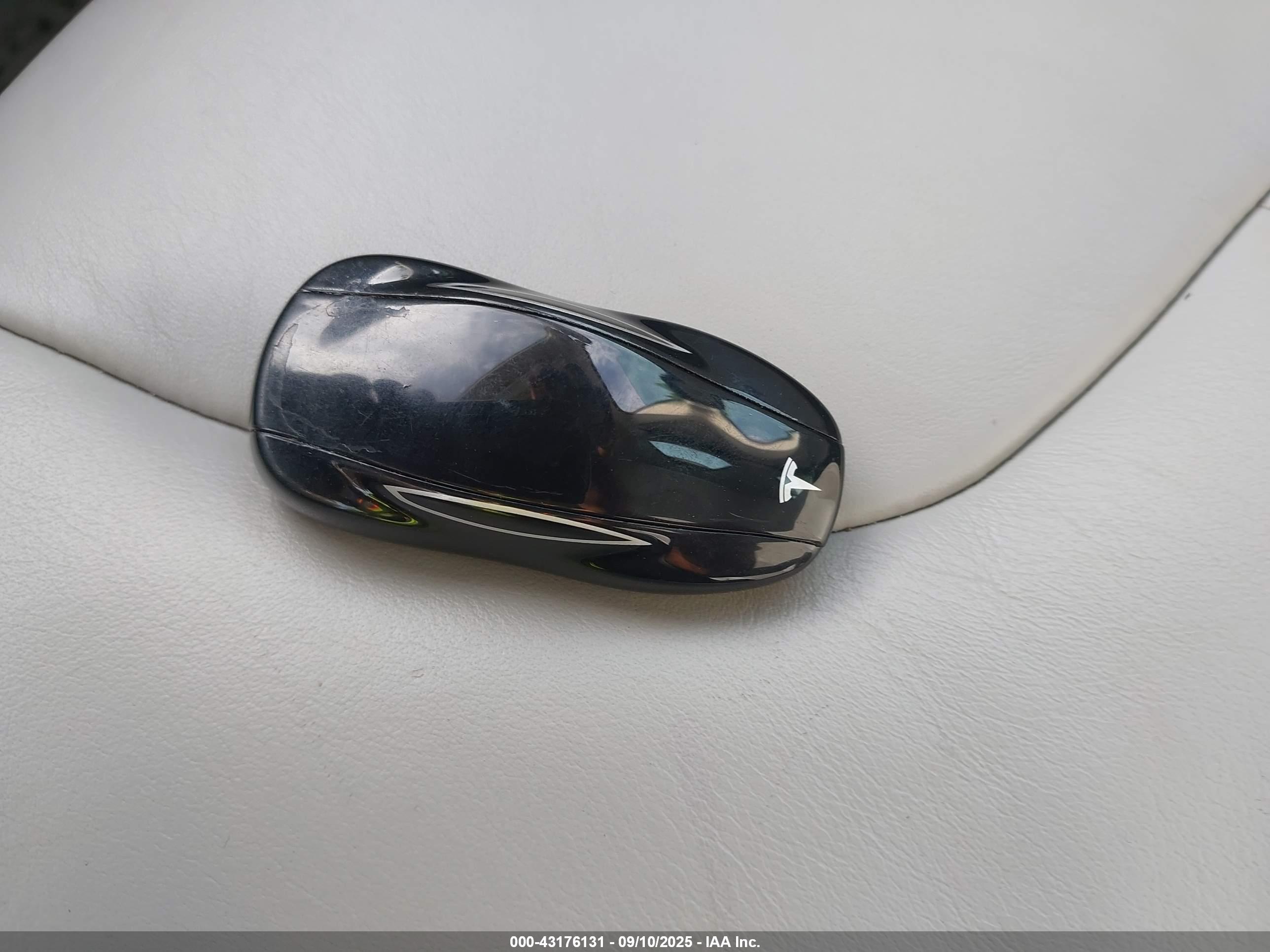 TESLA MODEL image 11