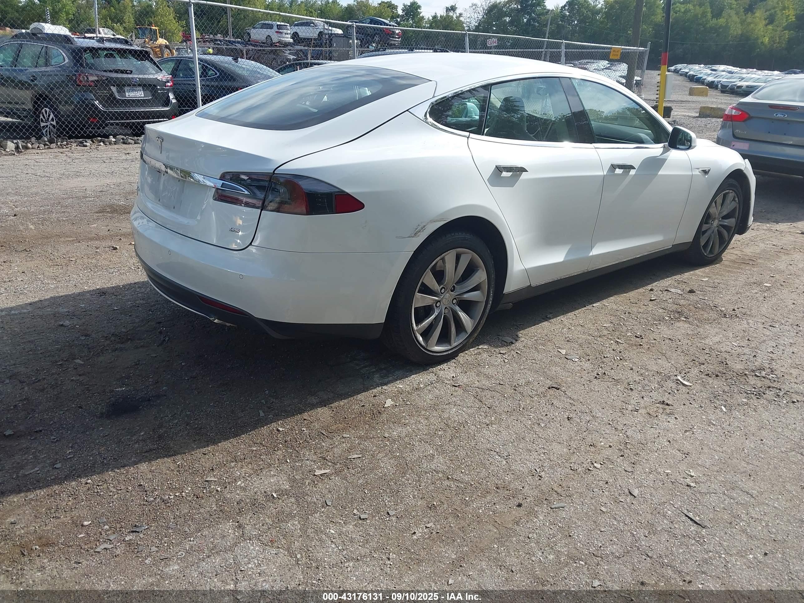 TESLA MODEL image 4