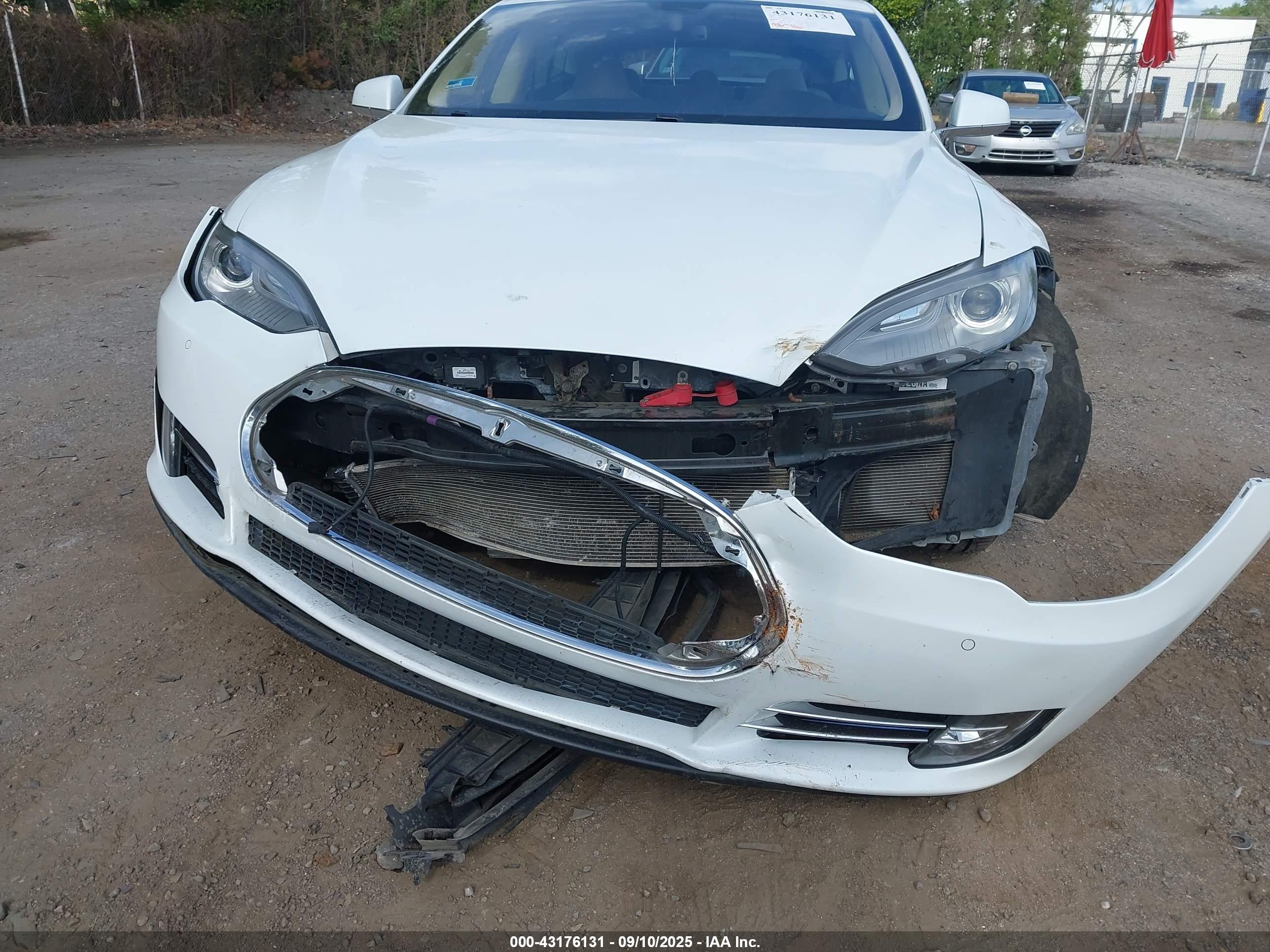 TESLA MODEL image 6