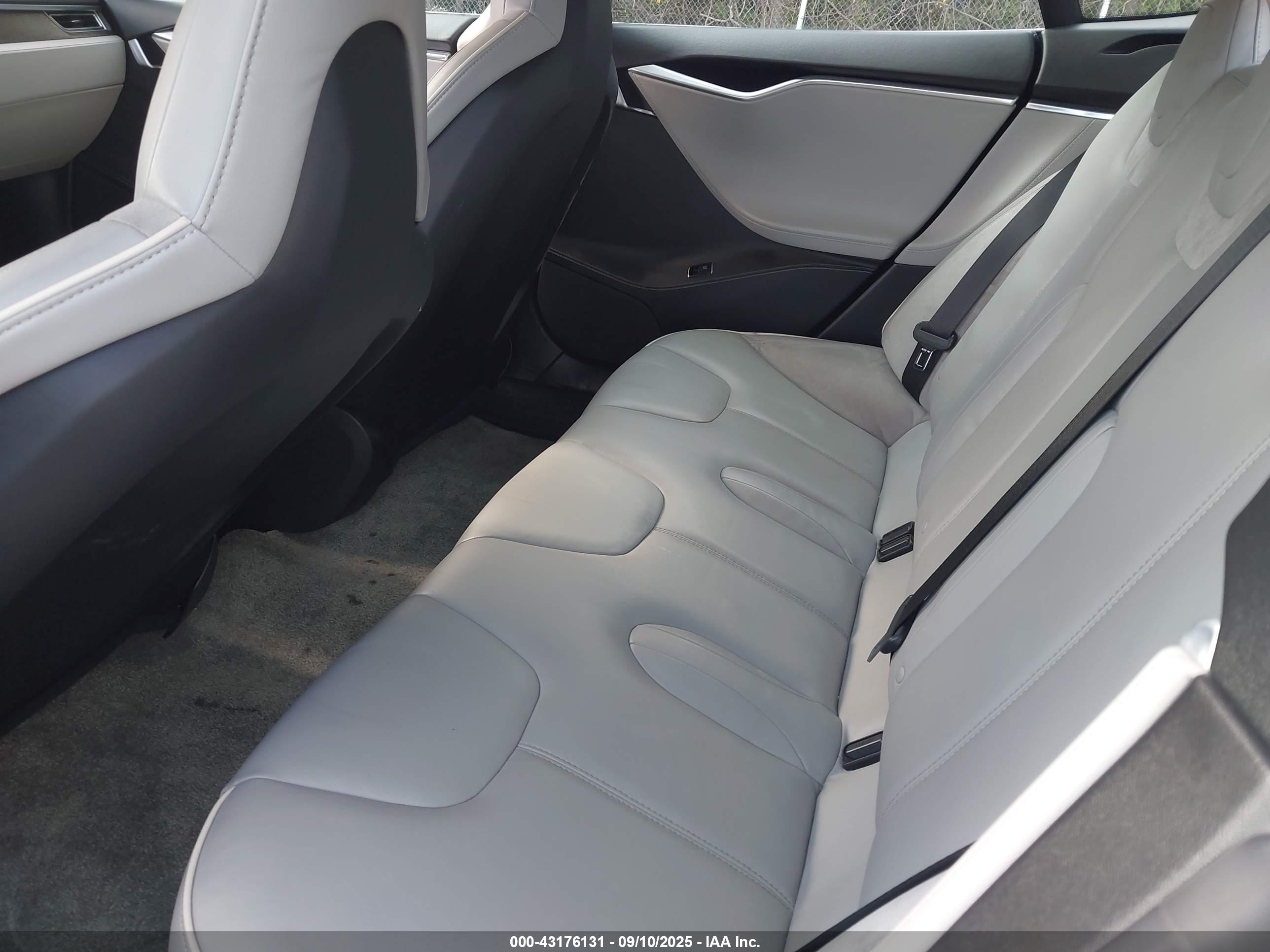 TESLA MODEL image 8