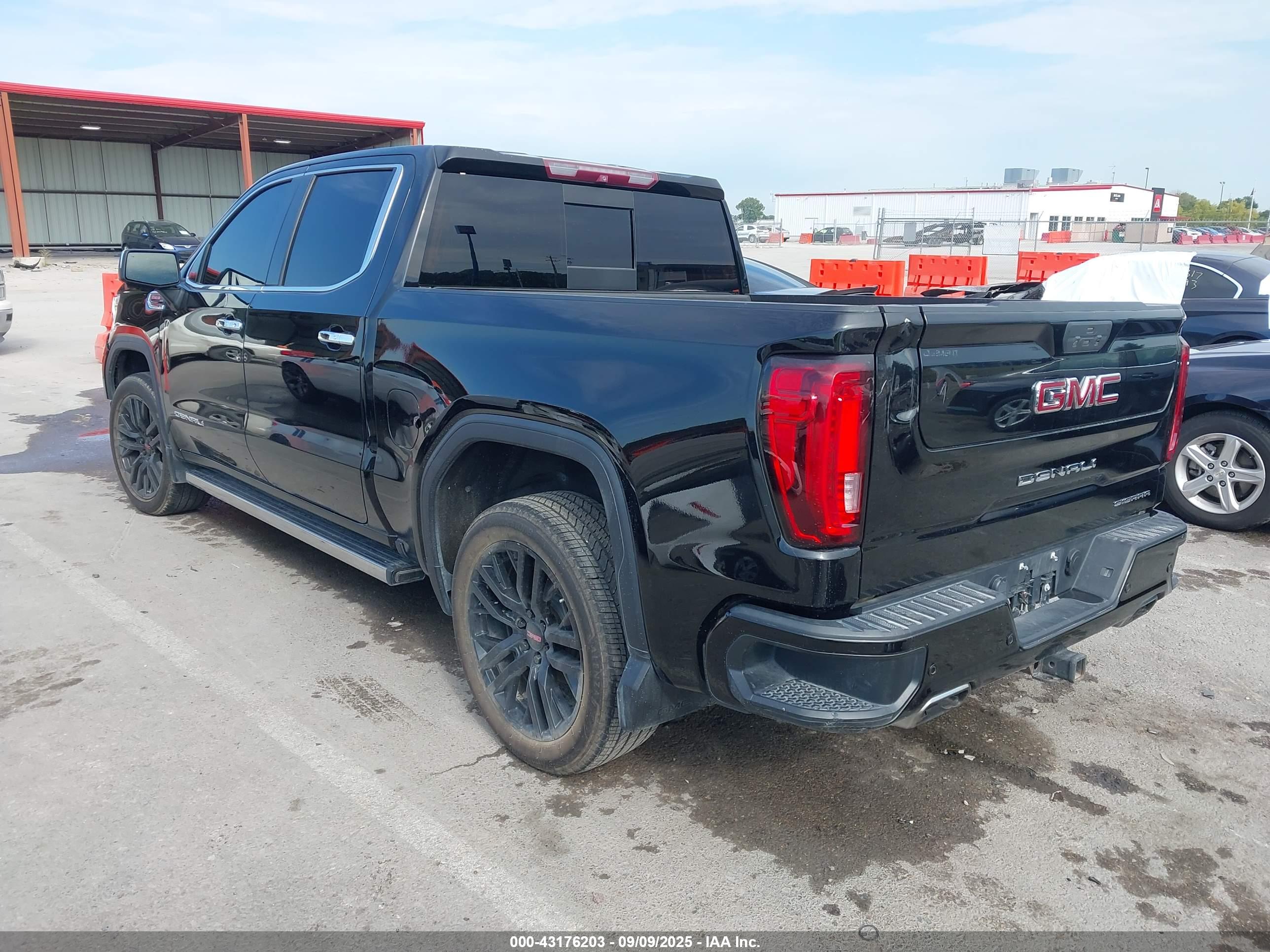GMC SIERRA image 3