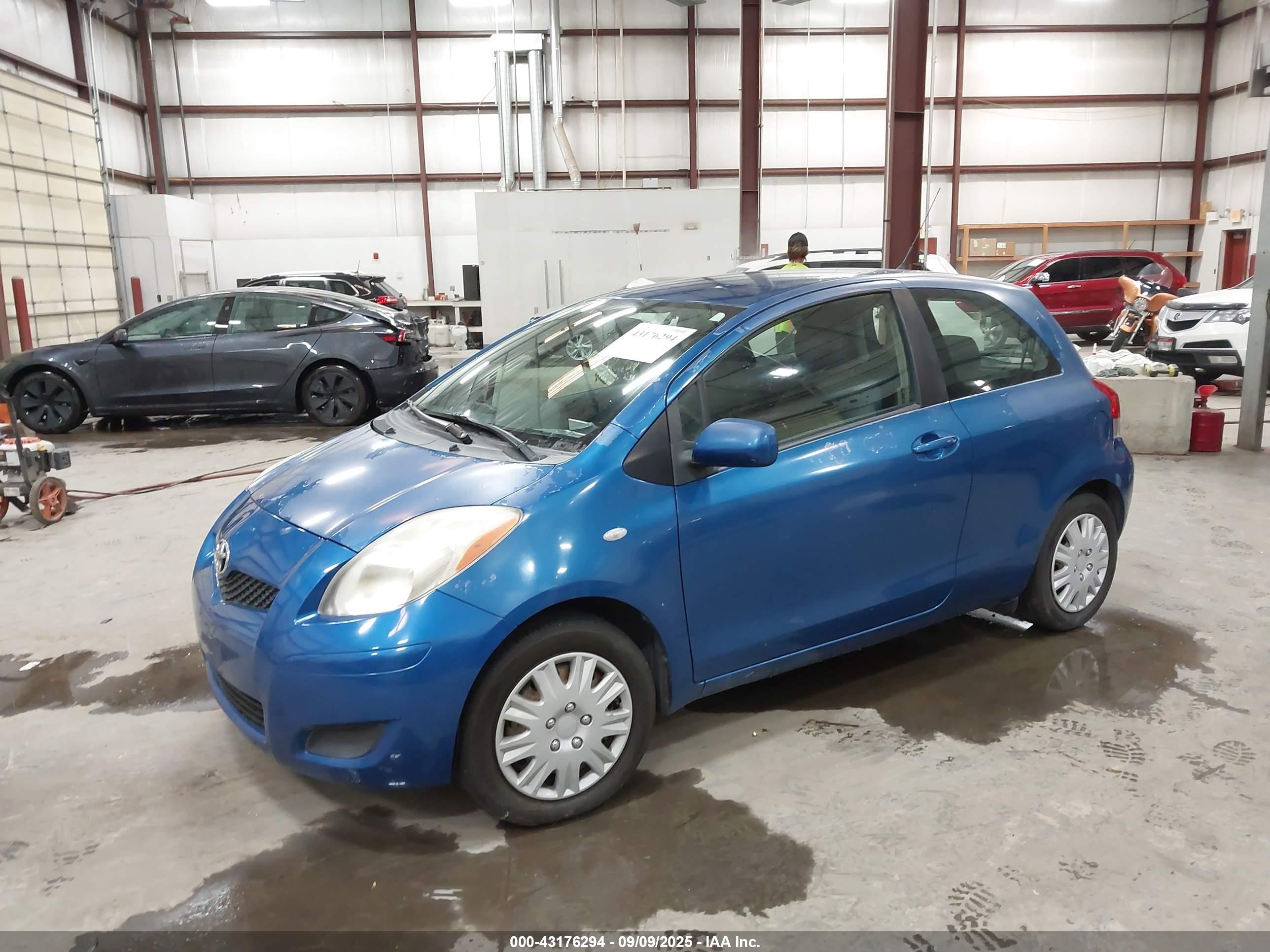 TOYOTA YARIS image 2