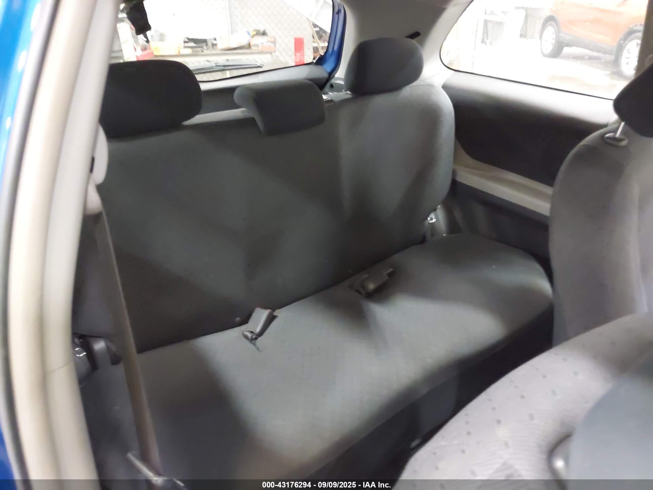 TOYOTA YARIS image 8