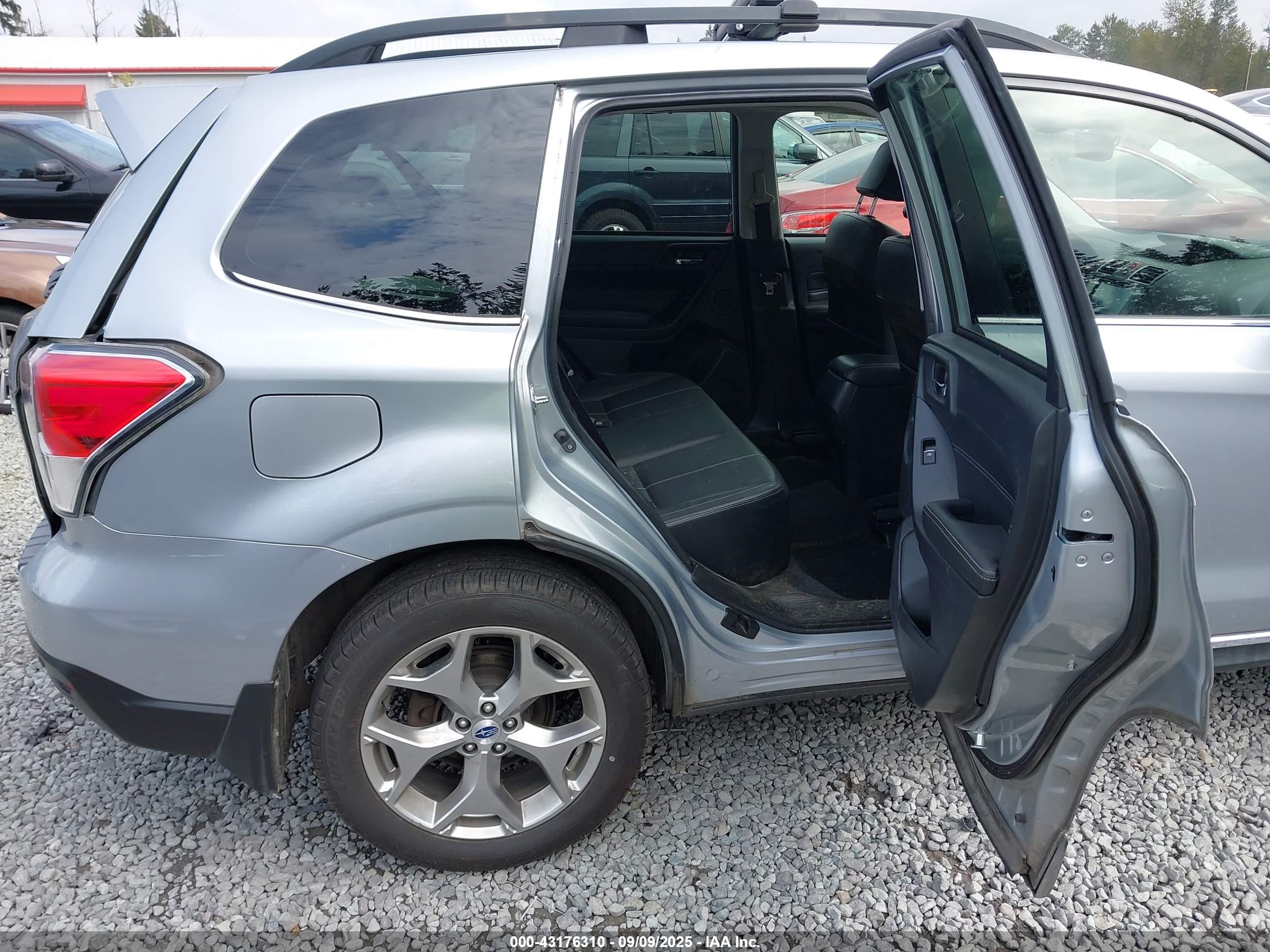 SUBARU FORESTER image 8