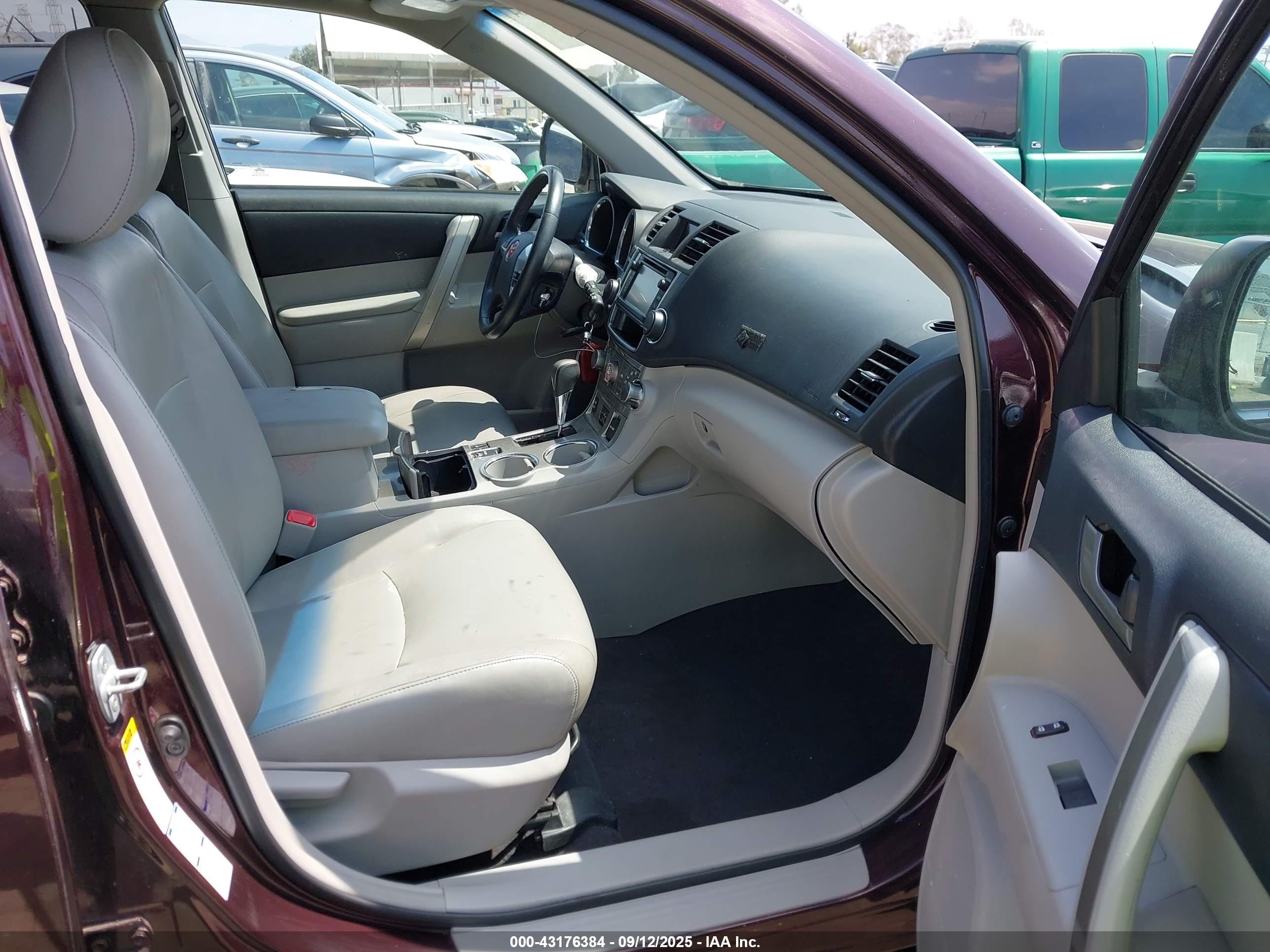 TOYOTA HIGHLANDER image 5