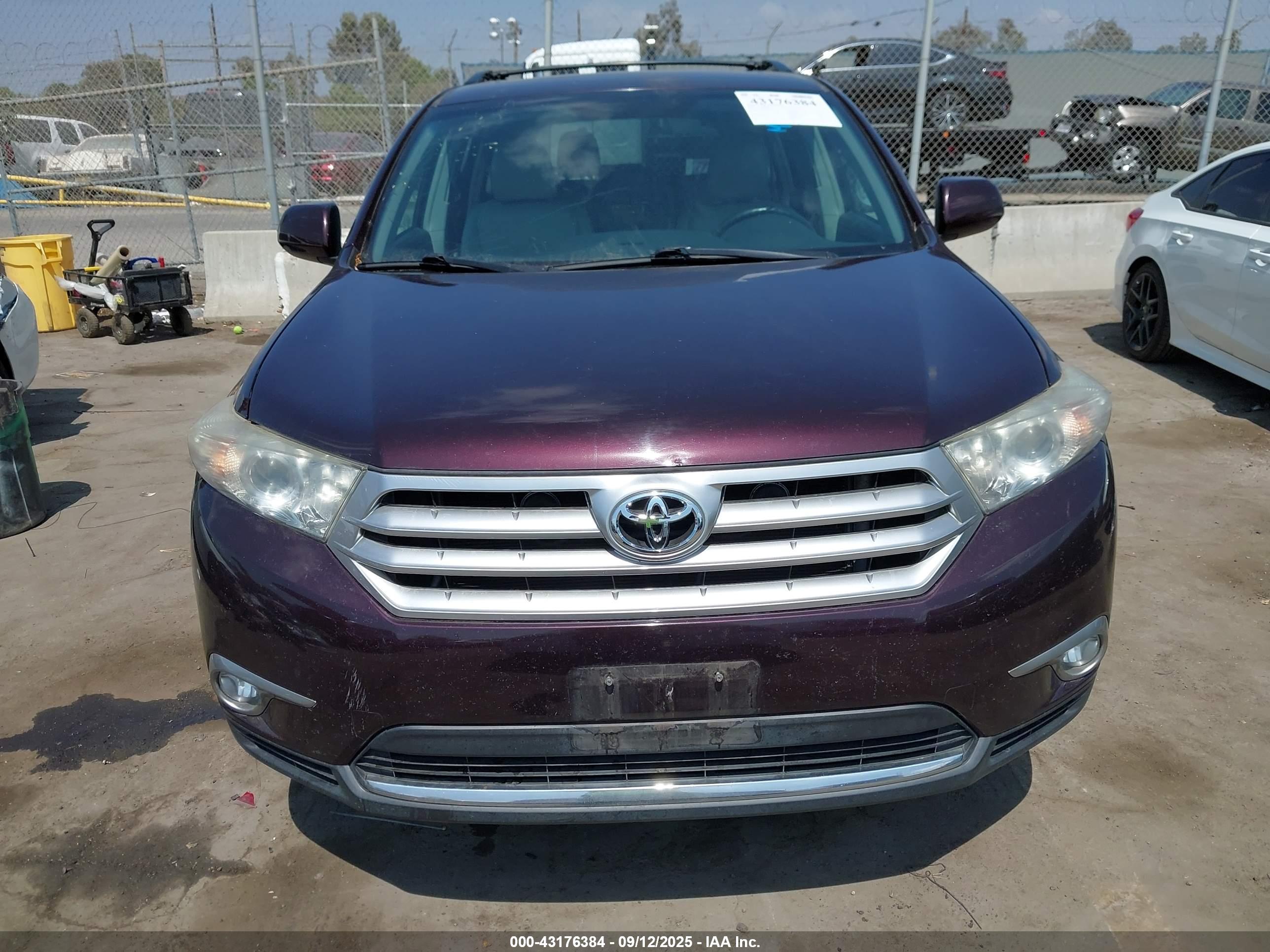 TOYOTA HIGHLANDER image 6