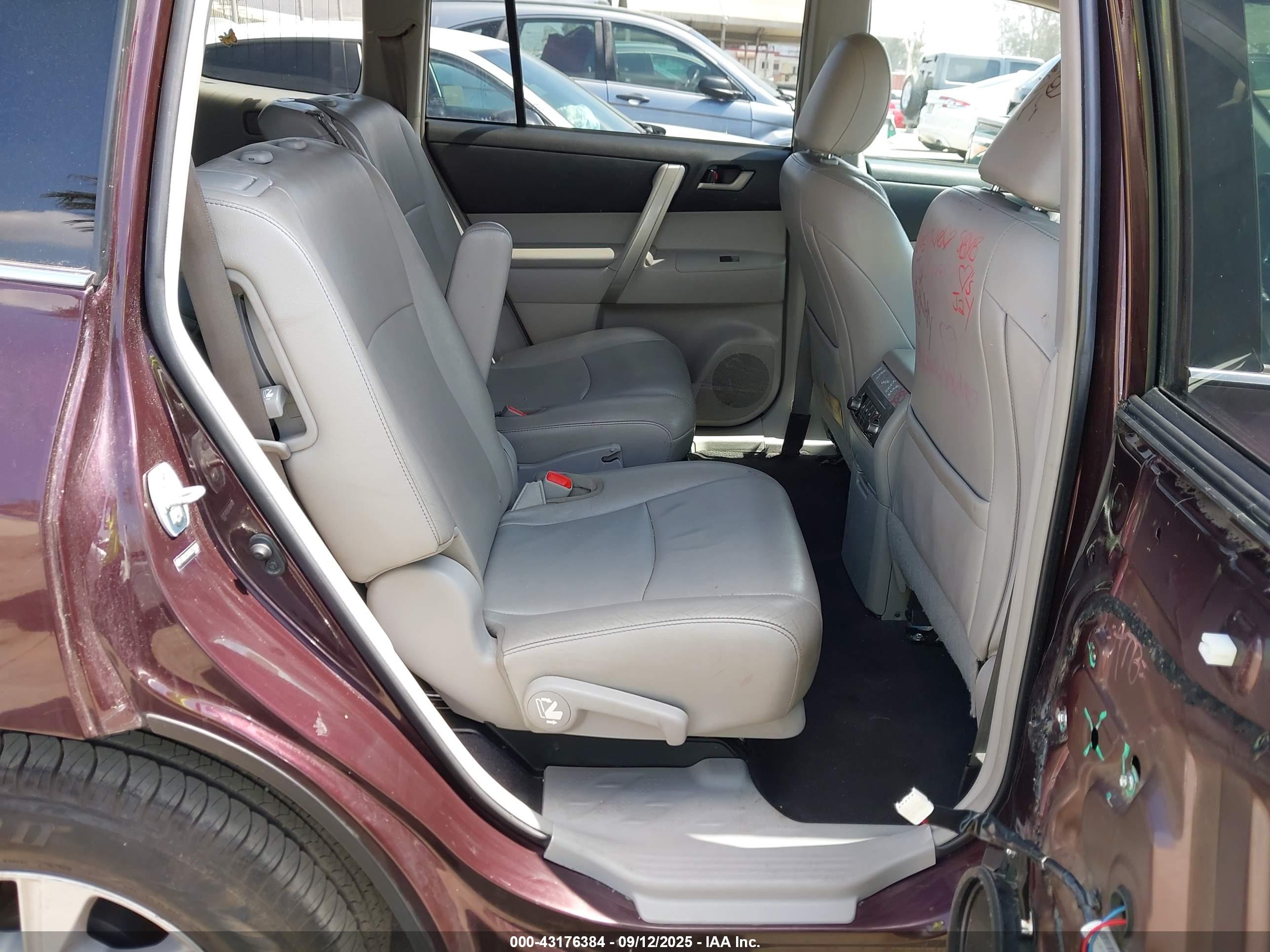 TOYOTA HIGHLANDER image 8