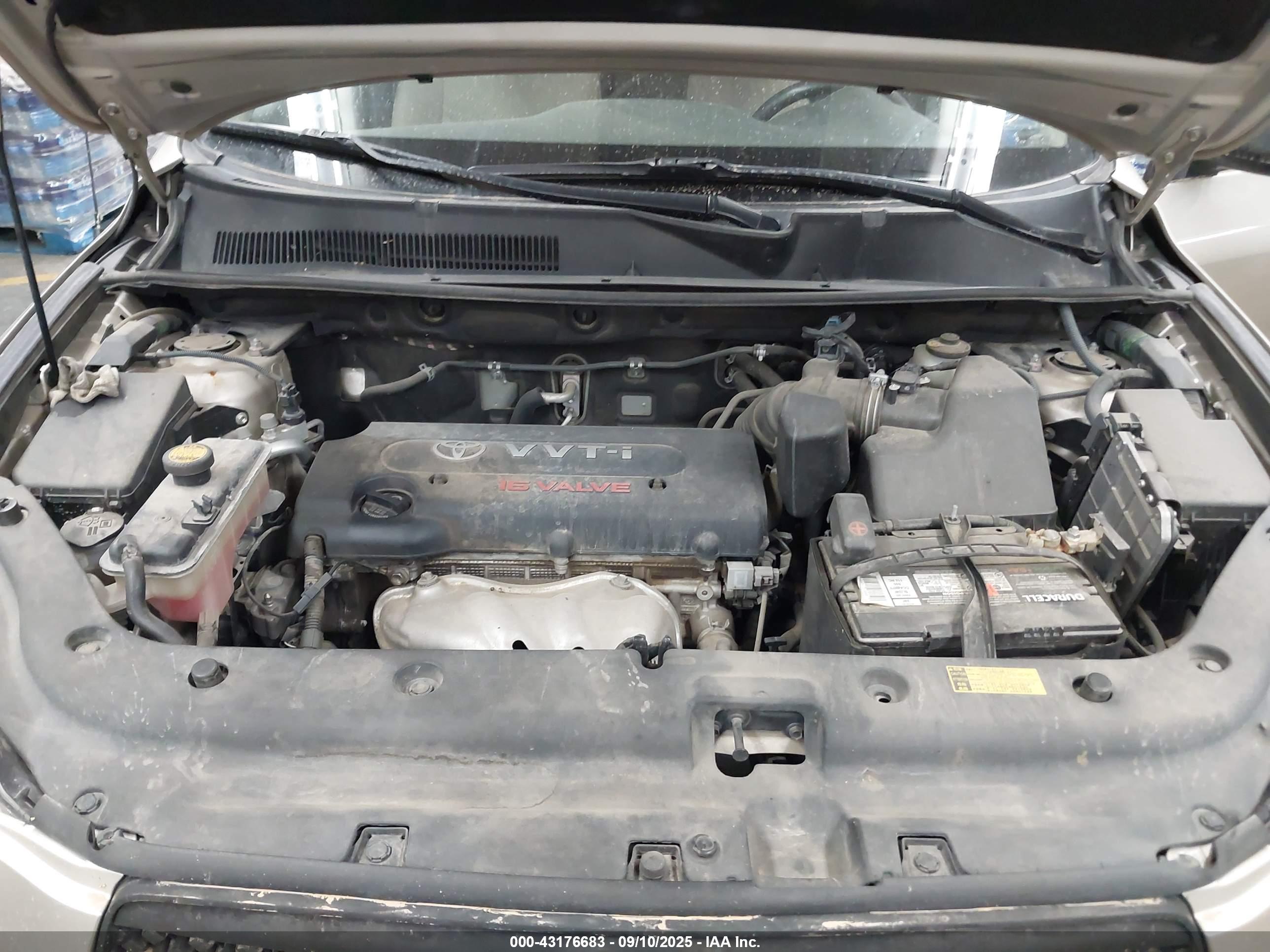 TOYOTA RAV4 image 10