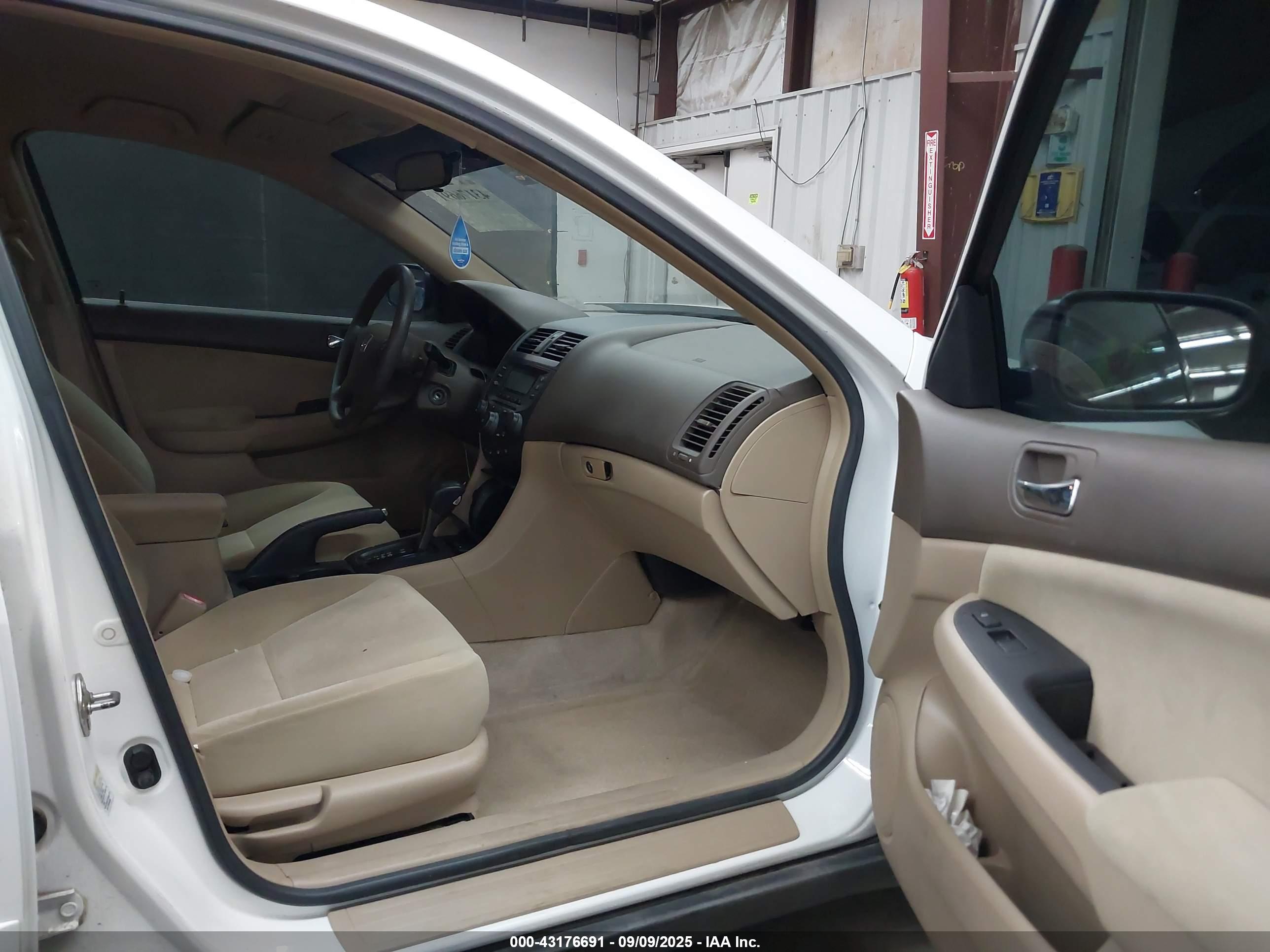 HONDA ACCORD image 5