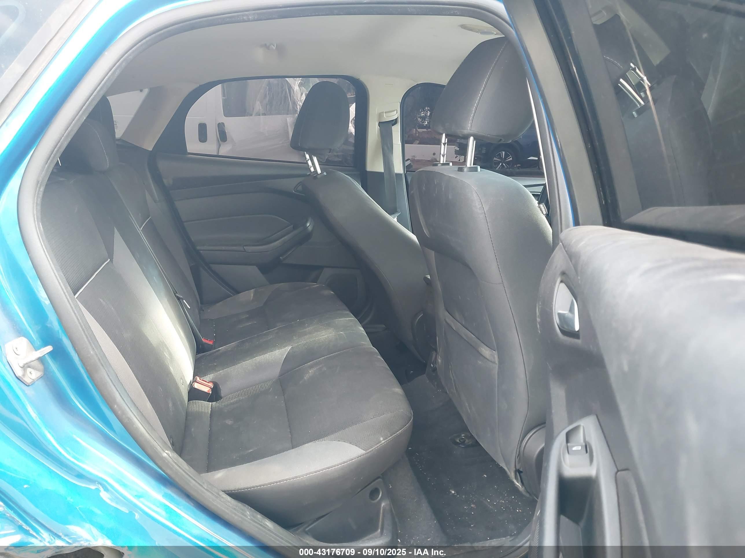 FORD FOCUS image 8