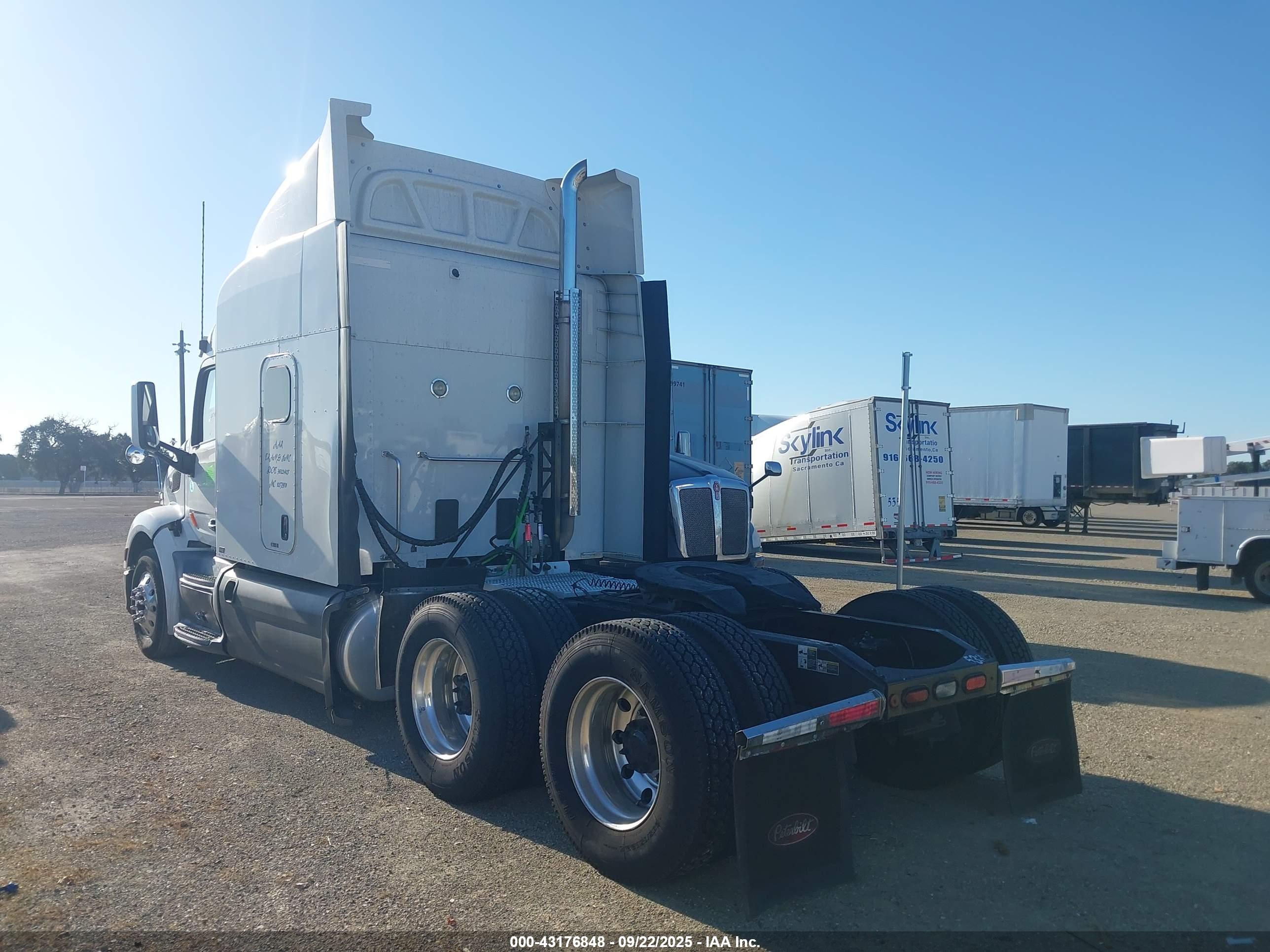 PETERBILT 579 image 3