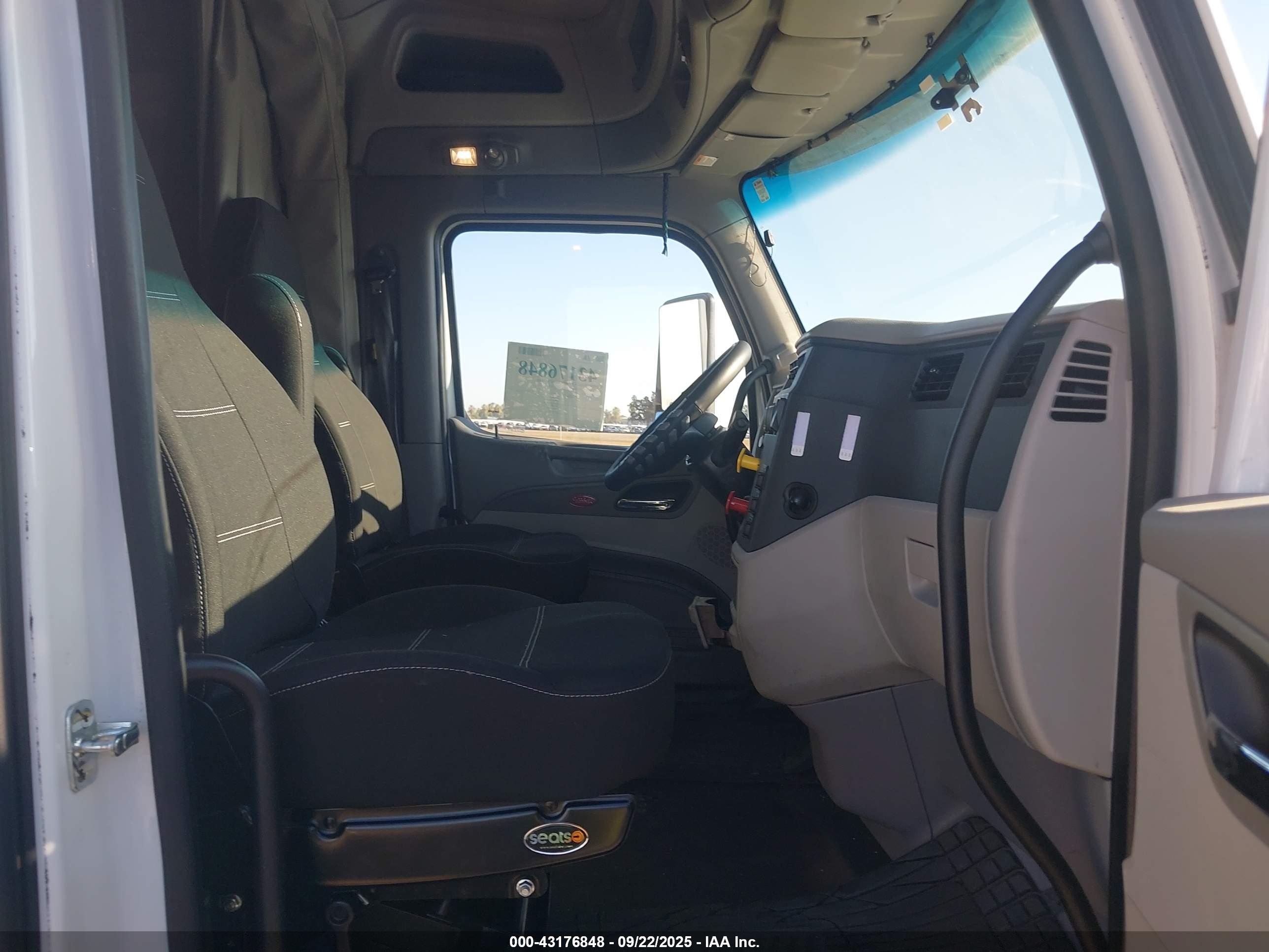 PETERBILT 579 image 5