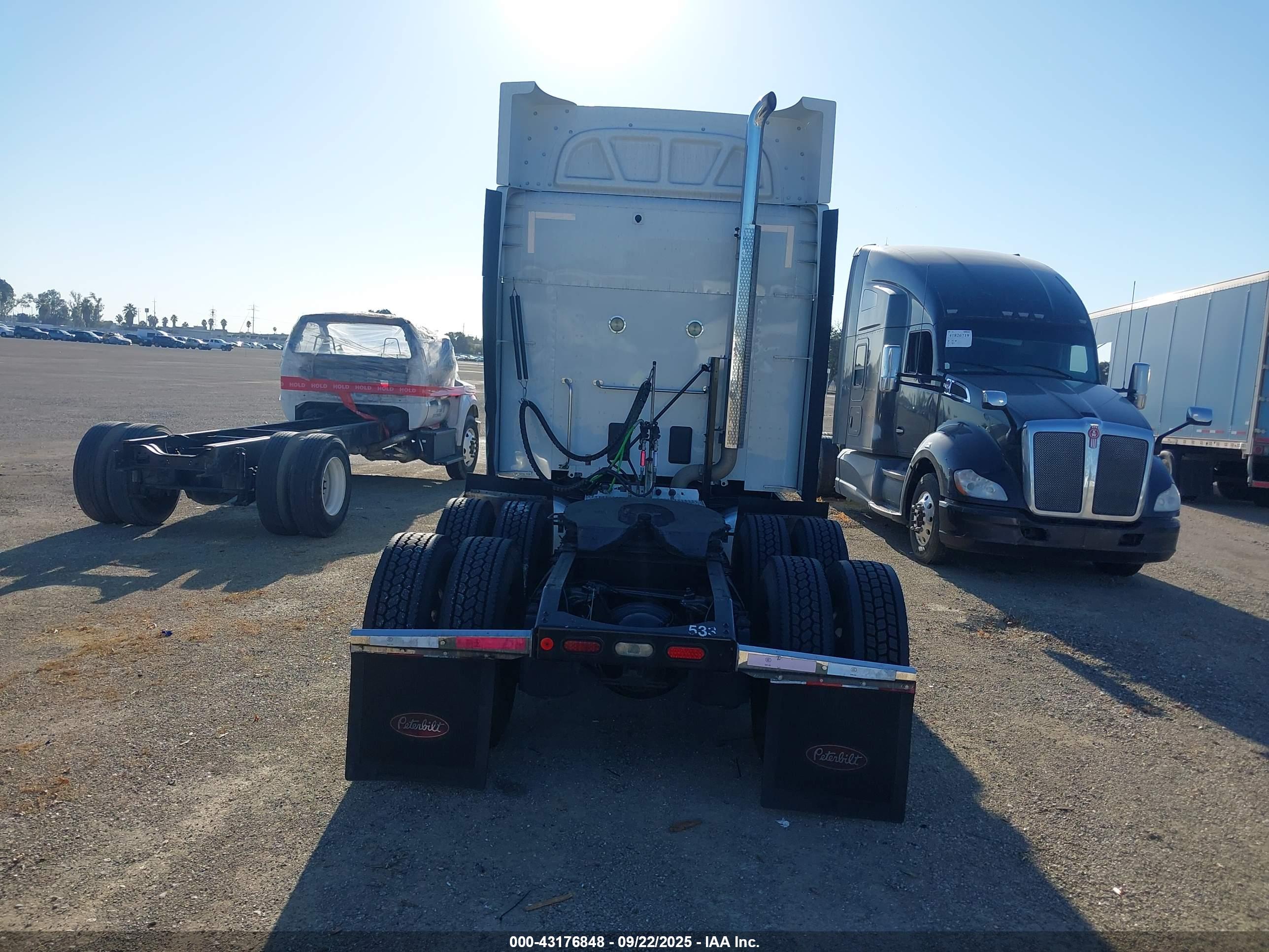 PETERBILT 579 image 8