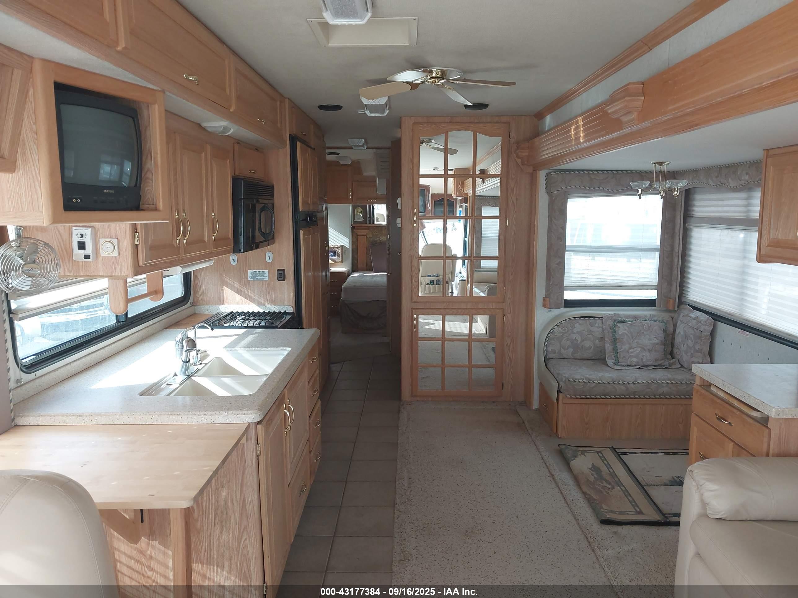 FREIGHTLINER CHASSIS image 8
