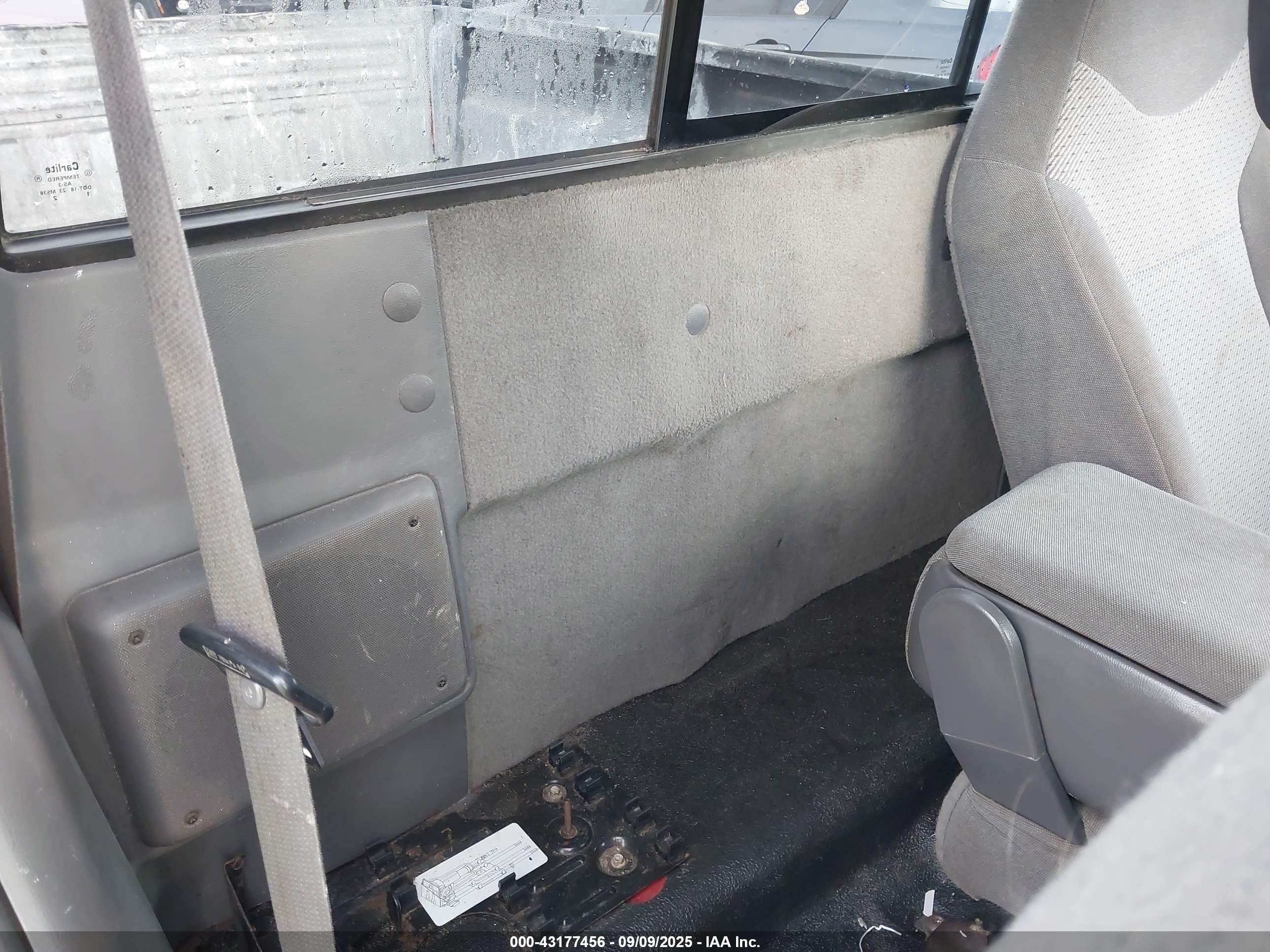 FORD RANGER image 8