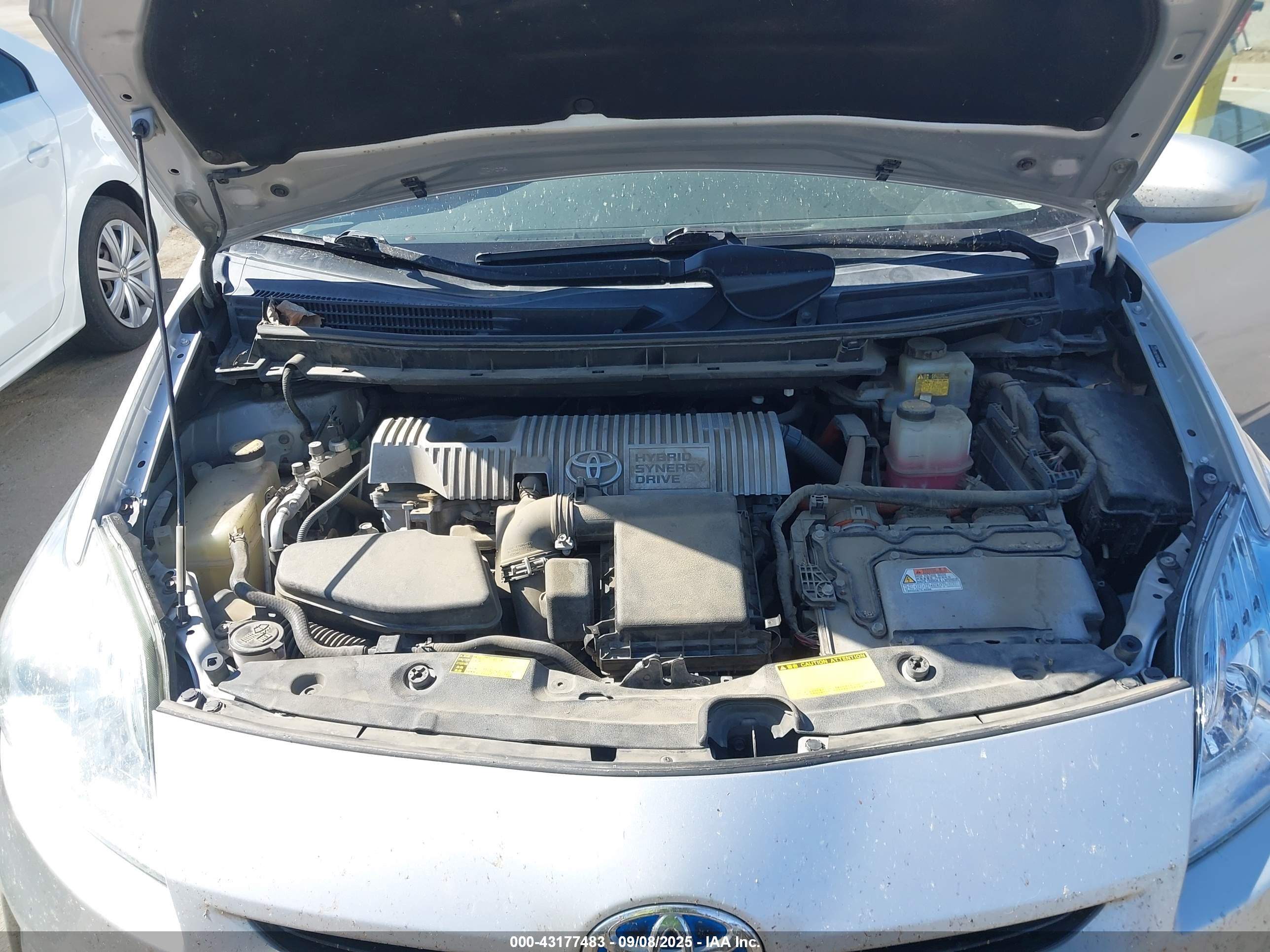 TOYOTA PRIUS image 10