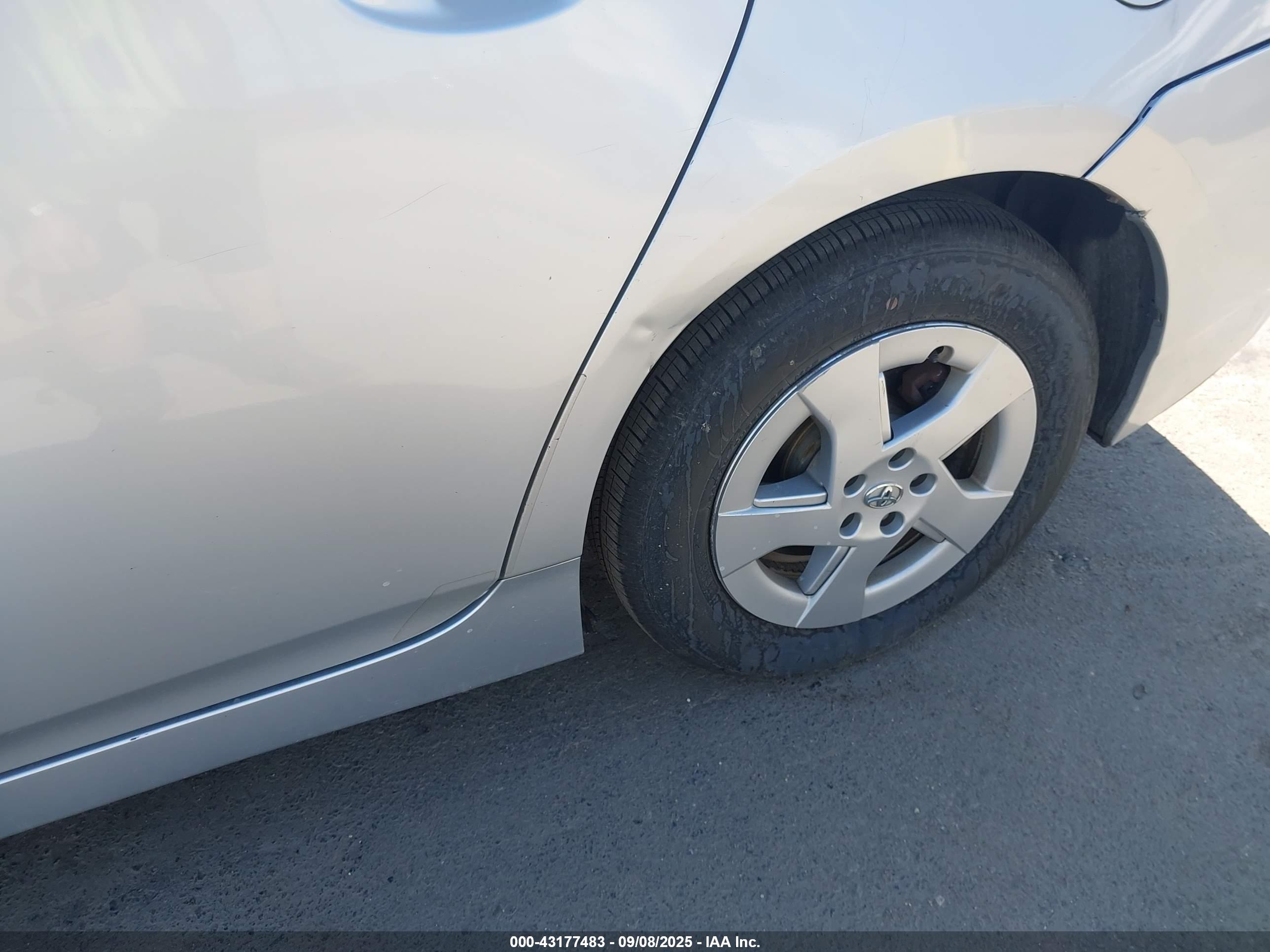 TOYOTA PRIUS image 6