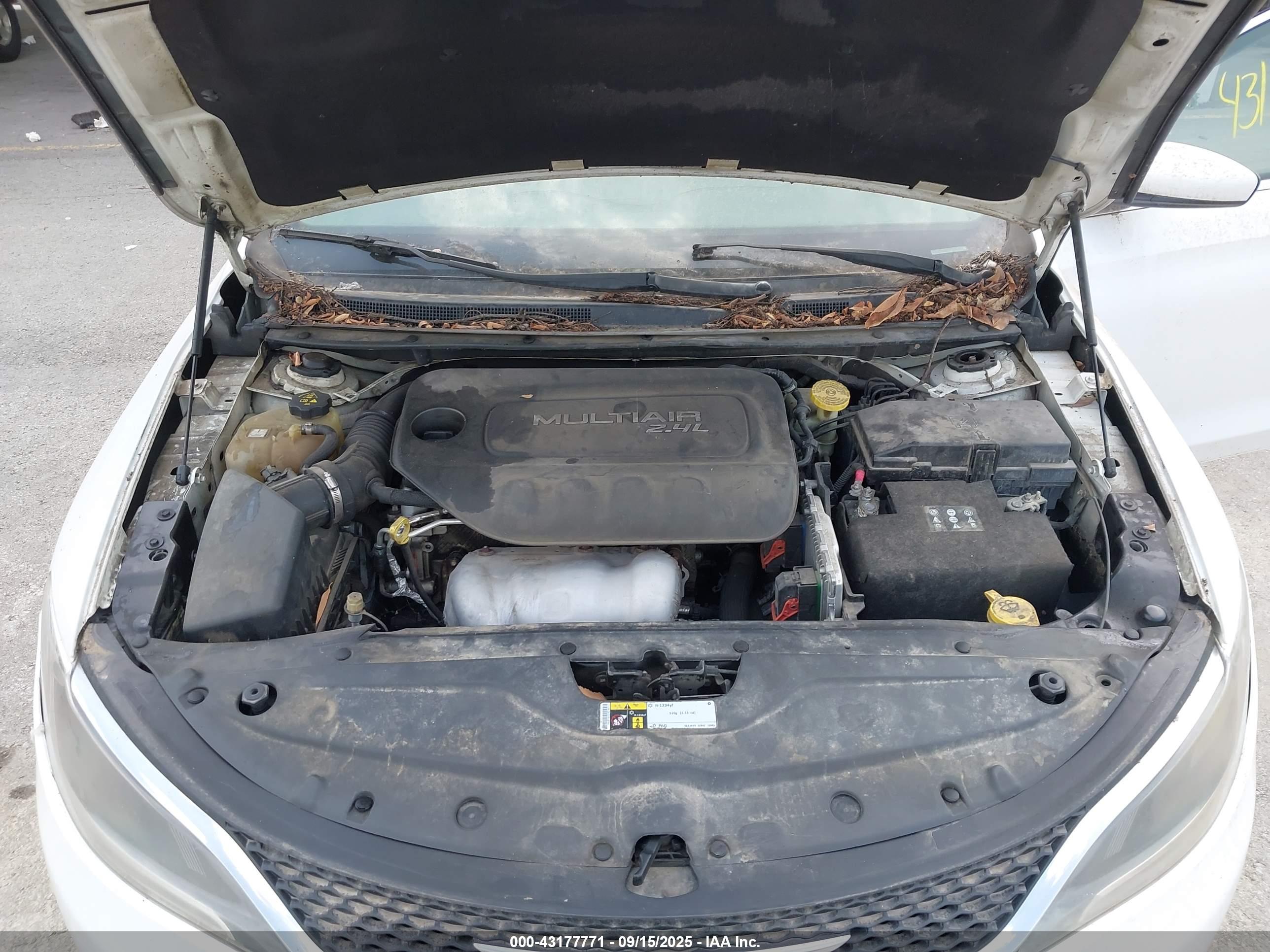 CHRYSLER 200 image 10