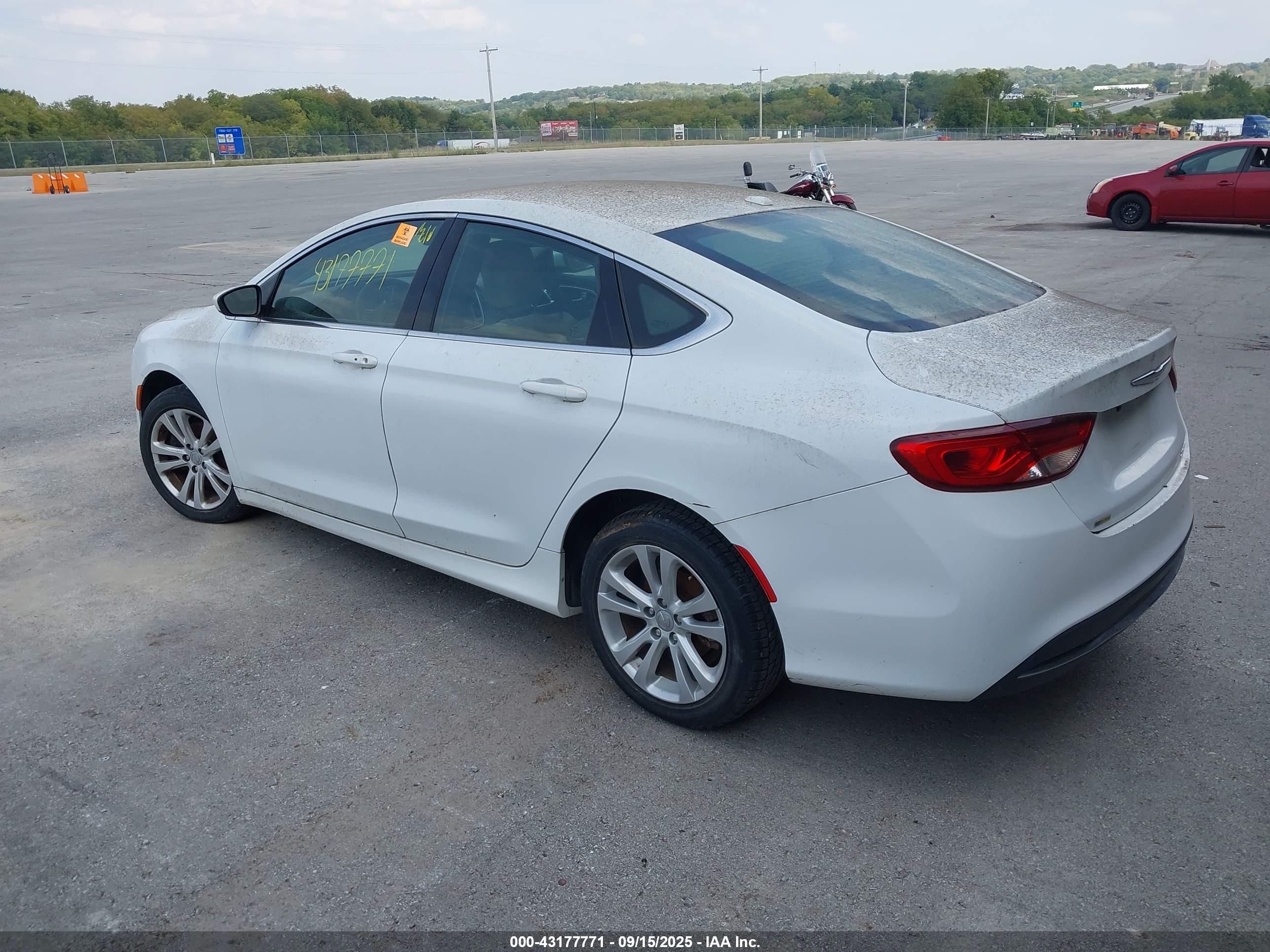 CHRYSLER 200 image 3