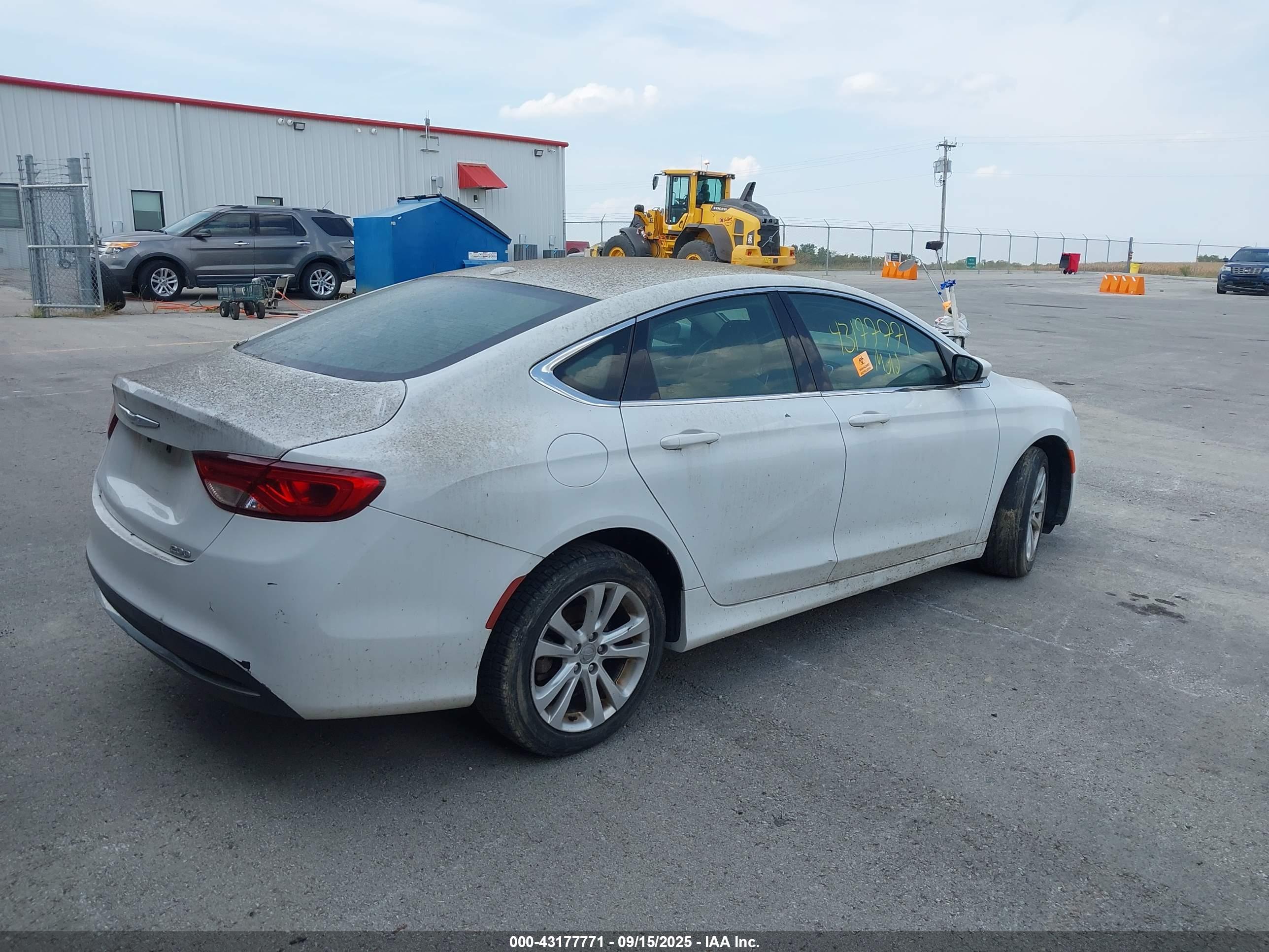 CHRYSLER 200 image 4