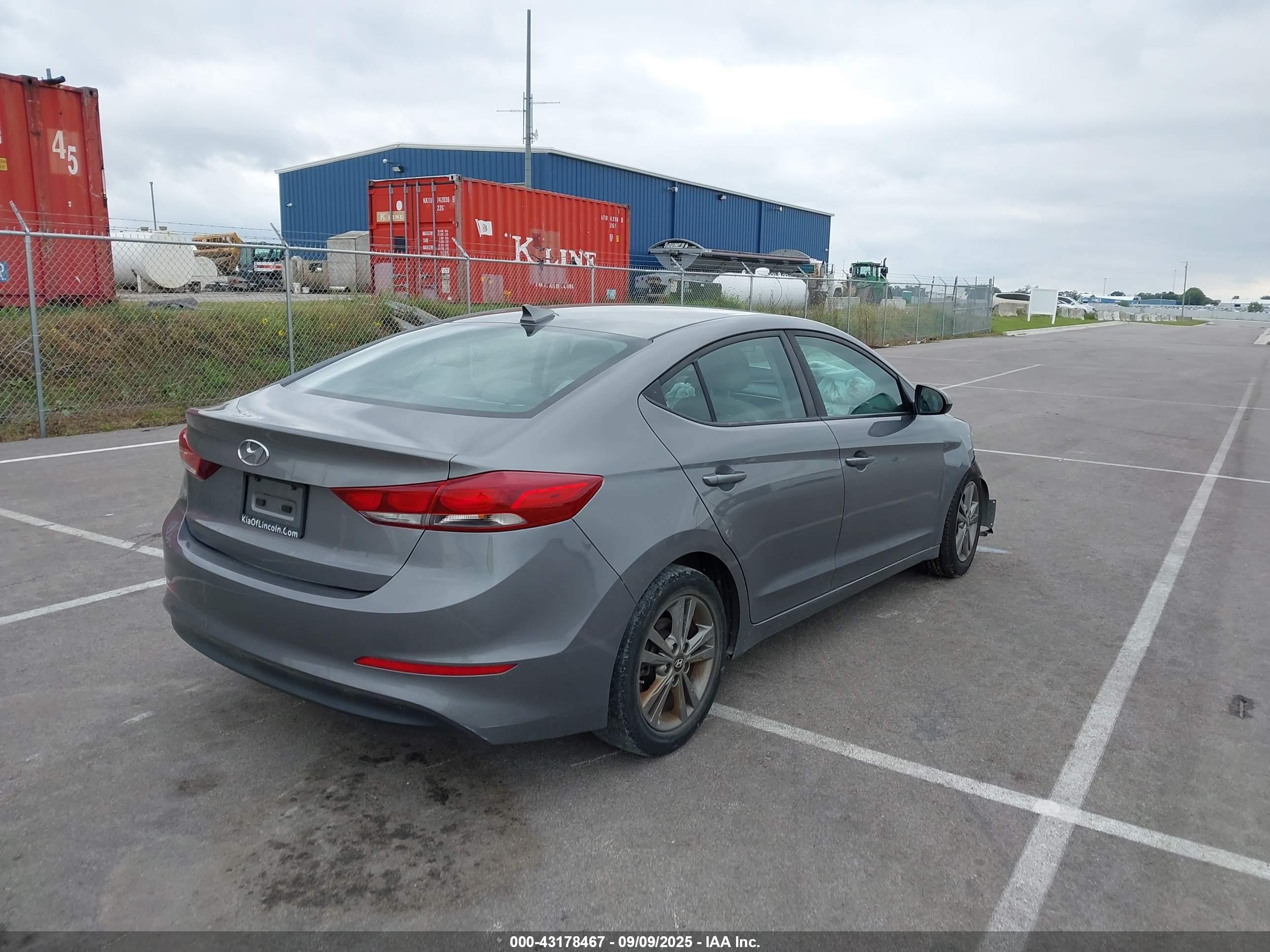 HYUNDAI ELANTRA image 4