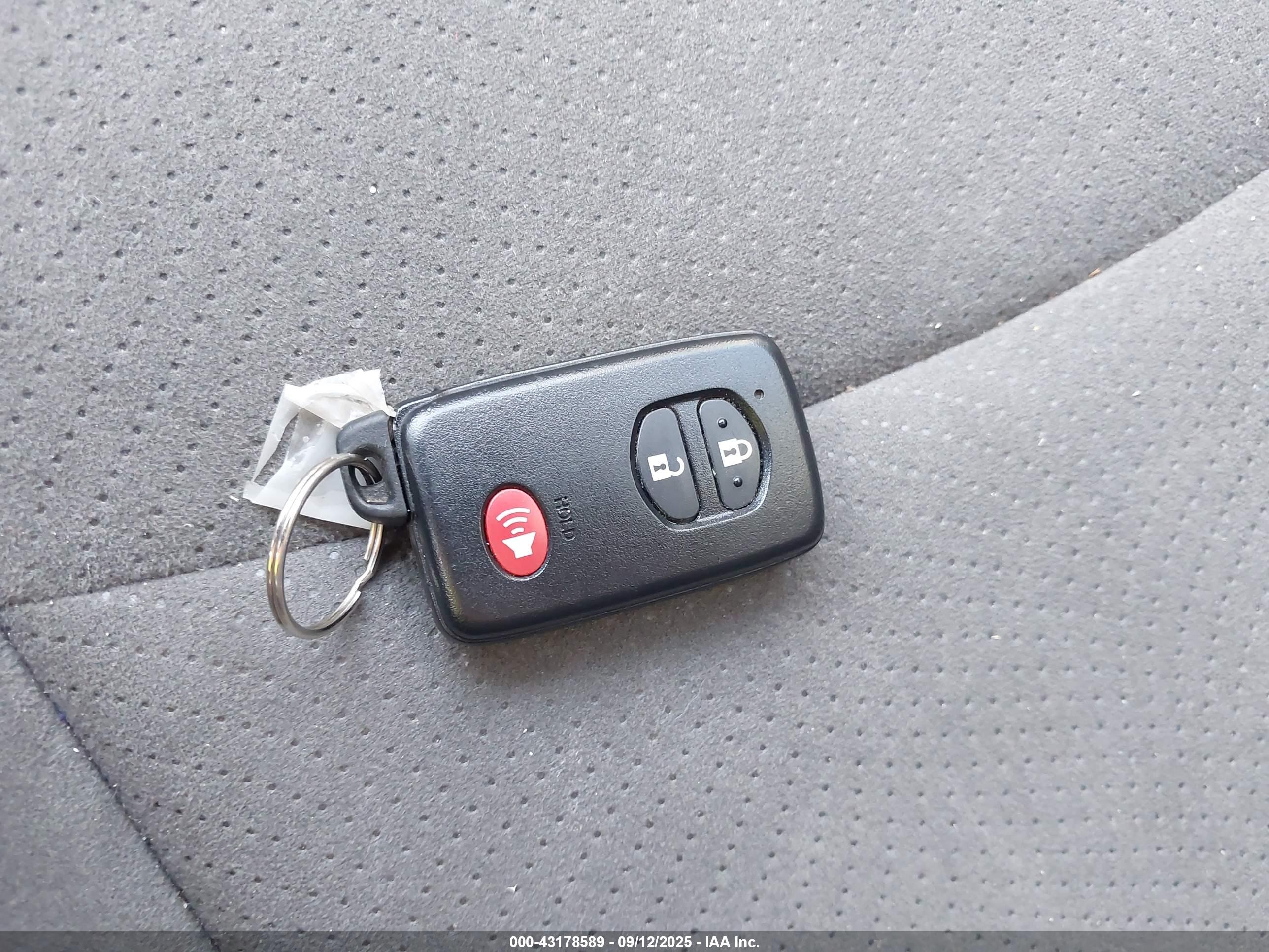 TOYOTA PRIUS image 11