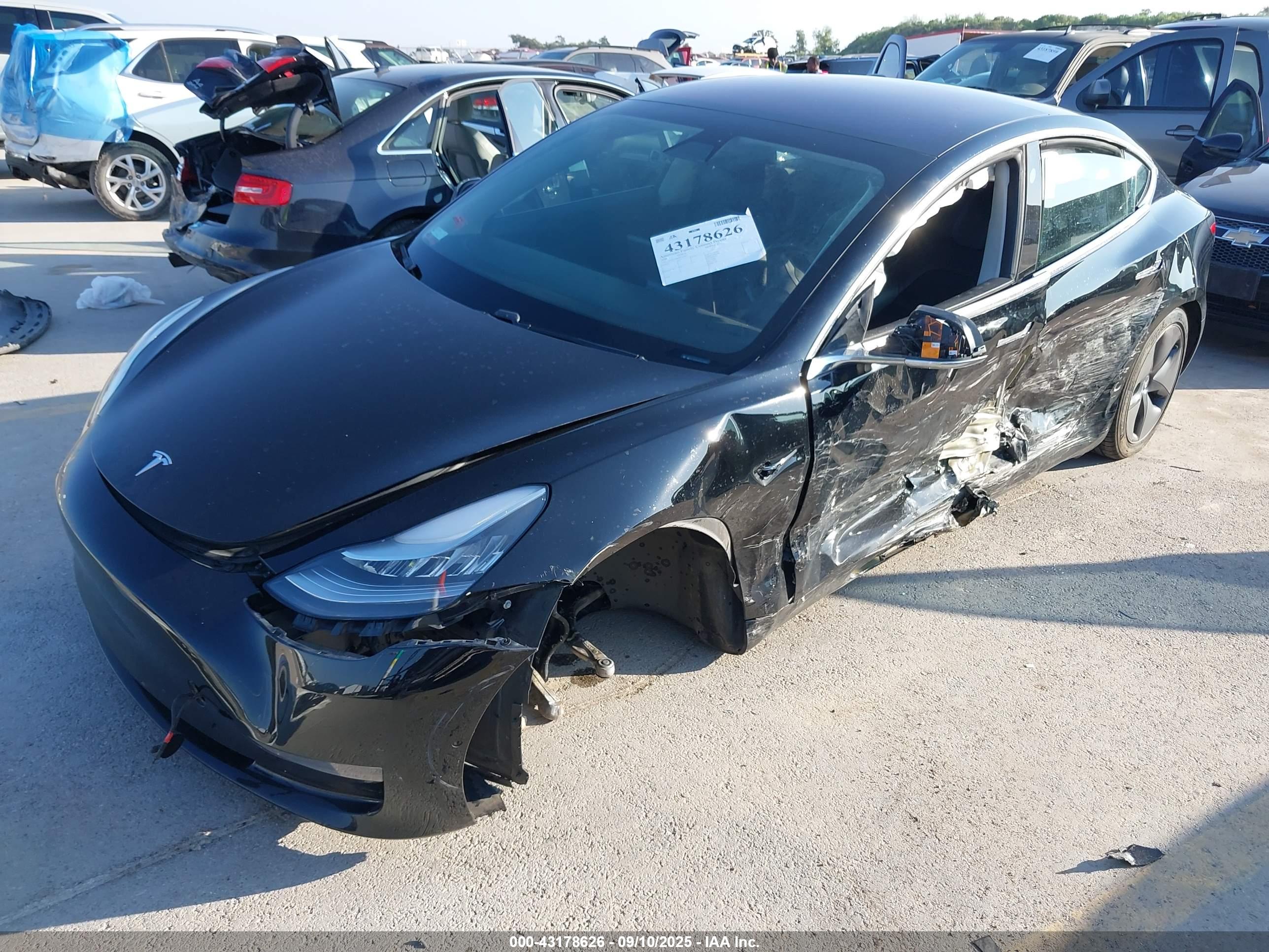 TESLA MODEL image 2