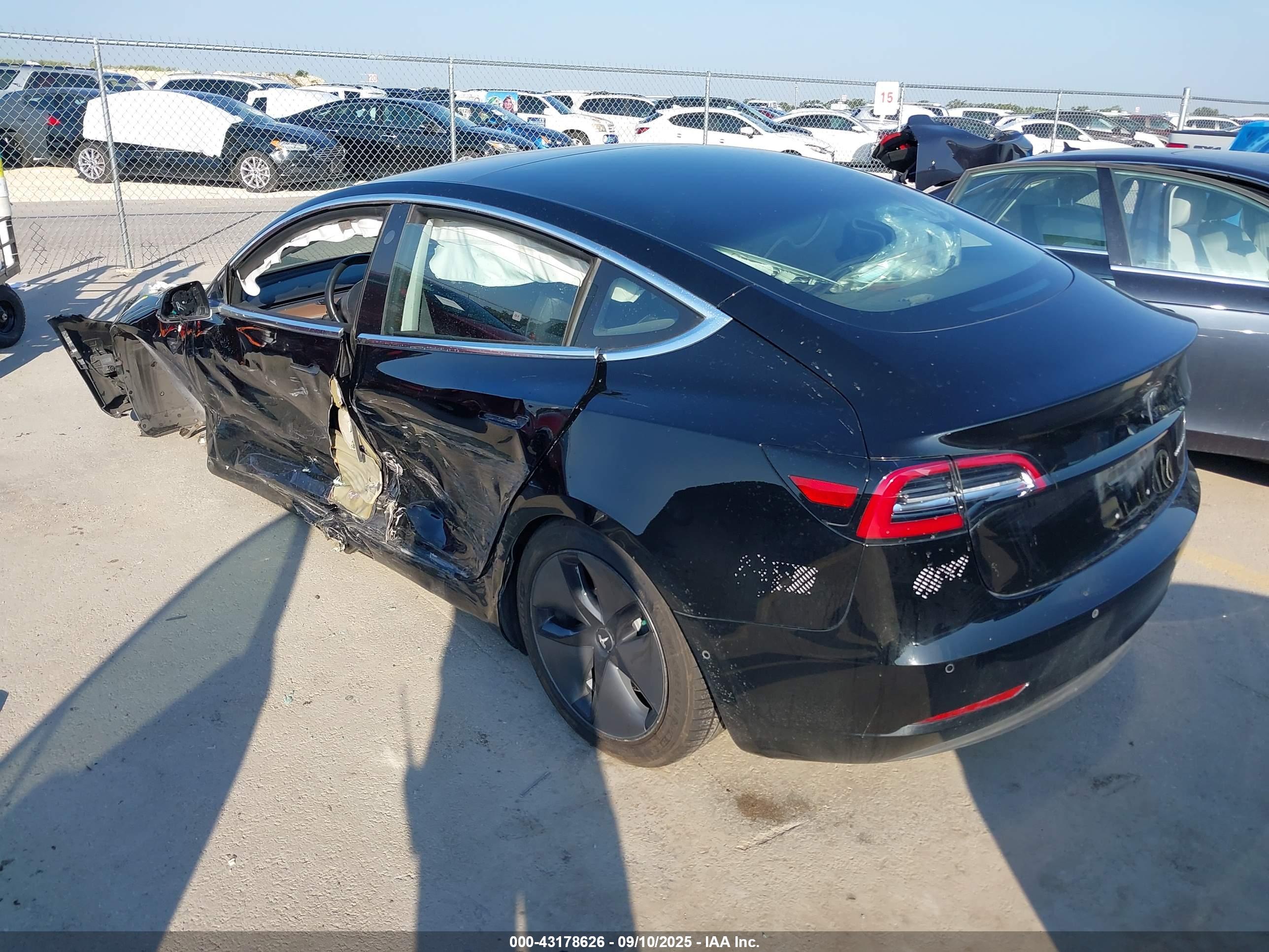 TESLA MODEL image 3