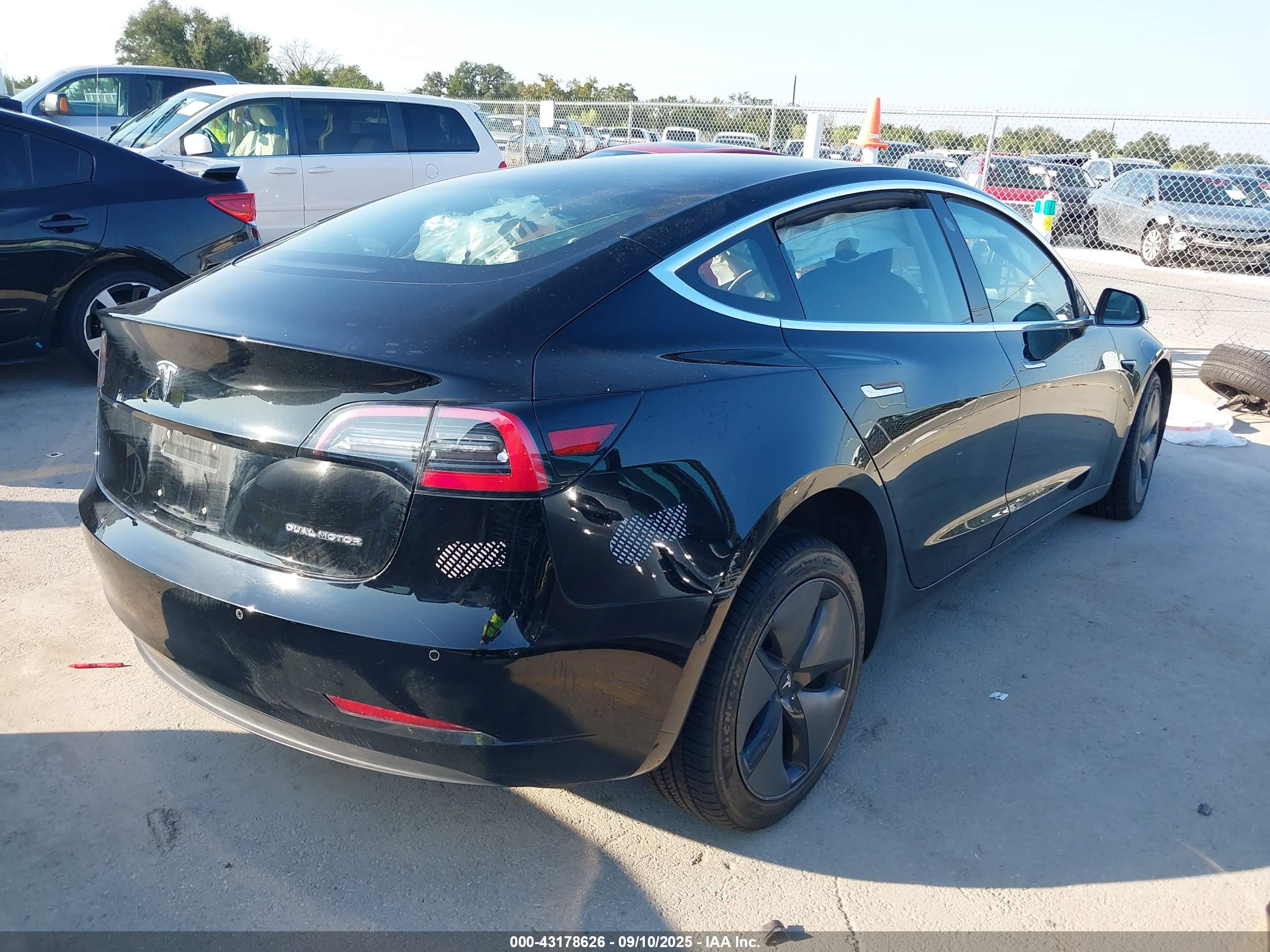 TESLA MODEL image 4