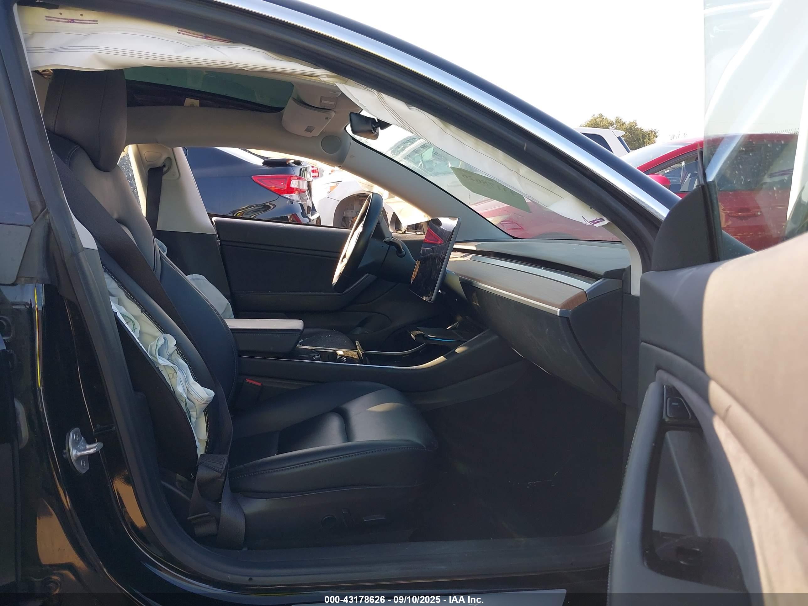 TESLA MODEL image 5