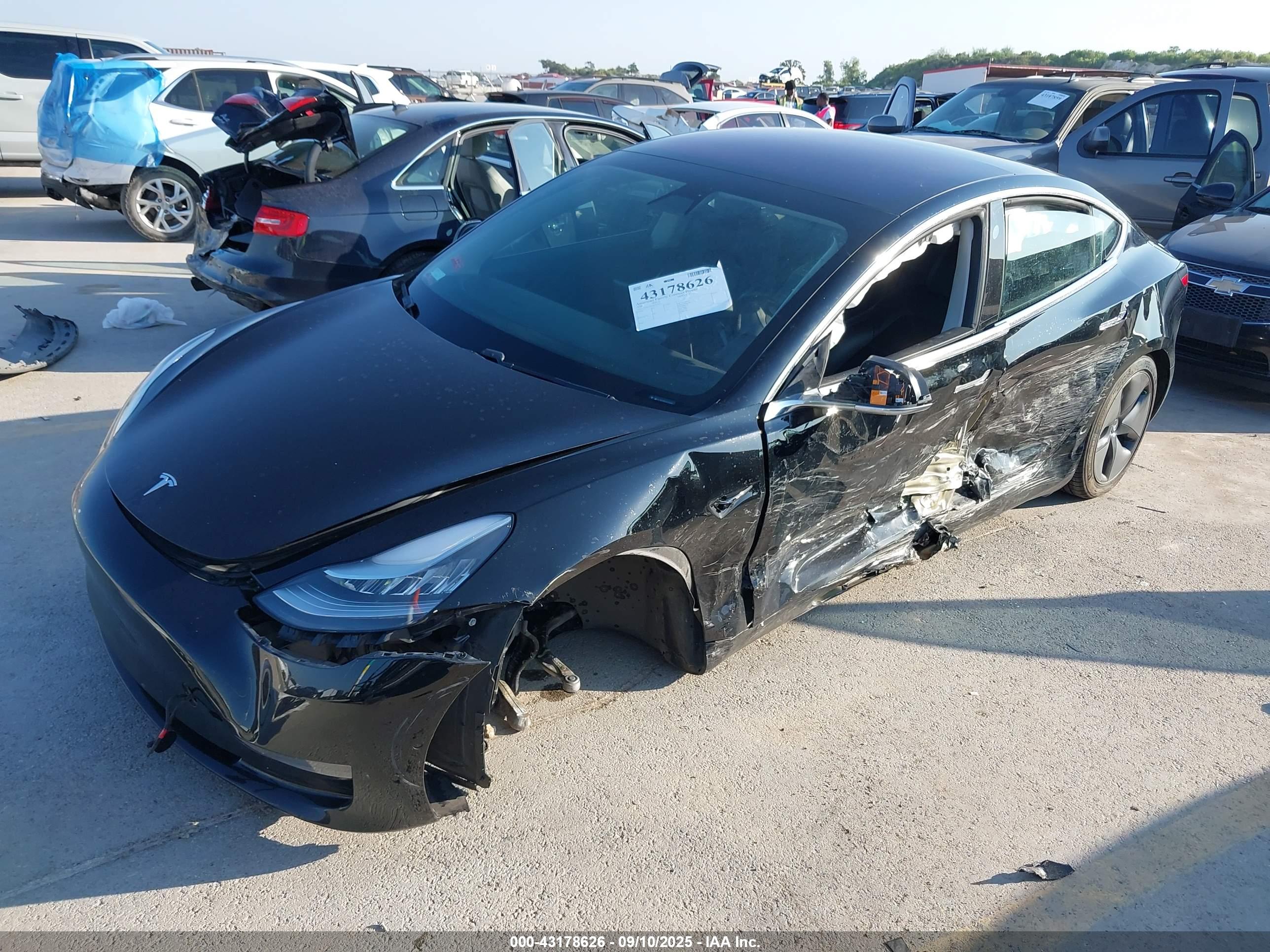 TESLA MODEL image 6