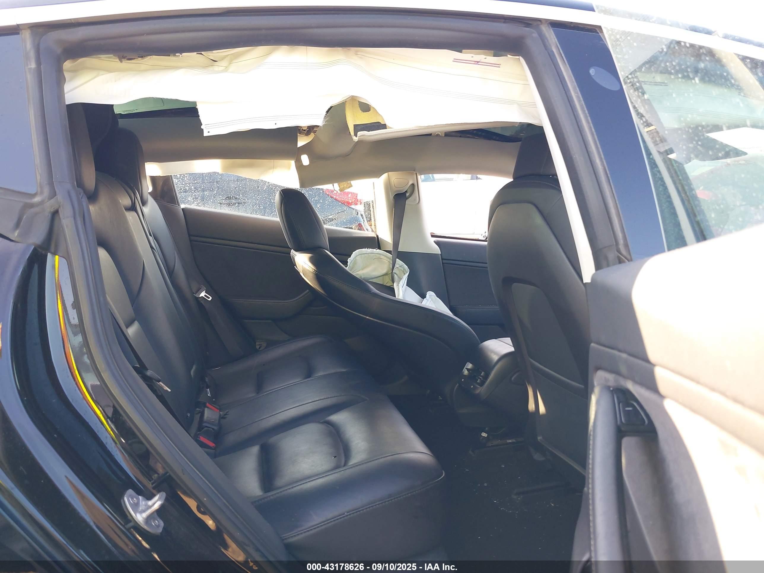 TESLA MODEL image 8