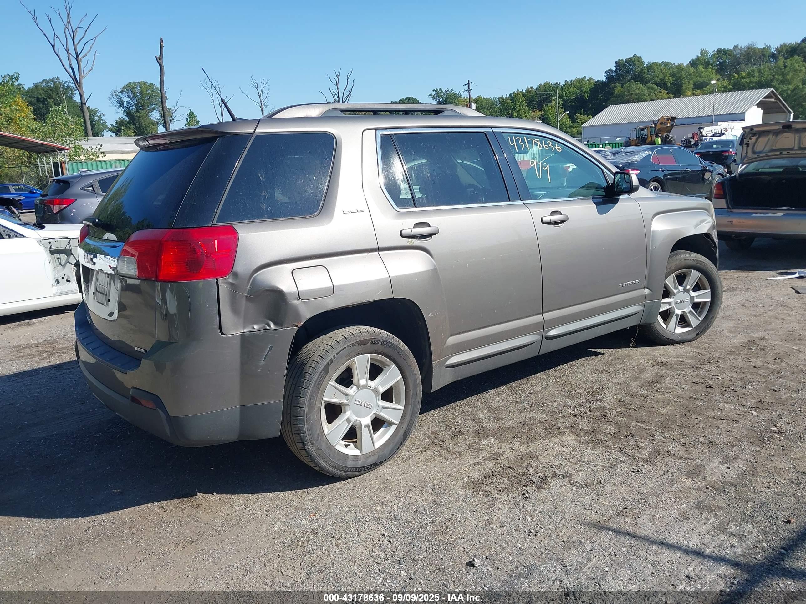 GMC TERRAIN image 4