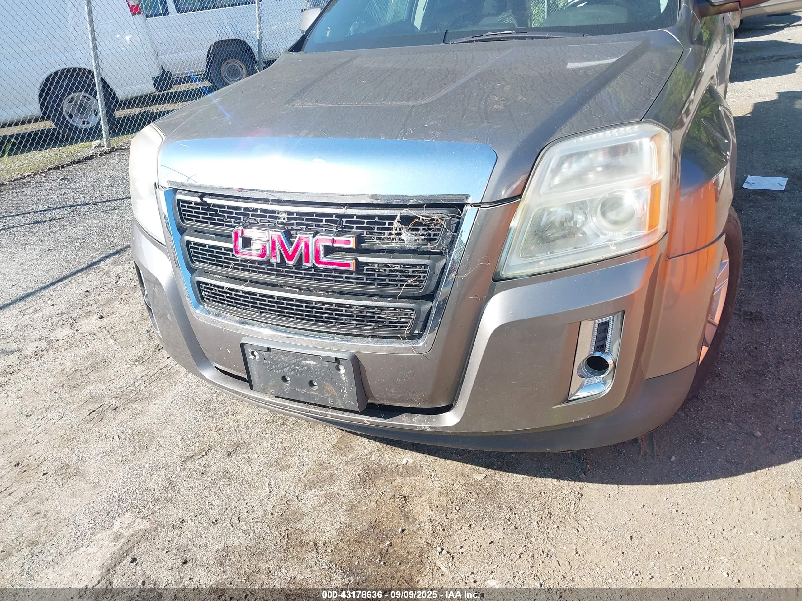 GMC TERRAIN image 6