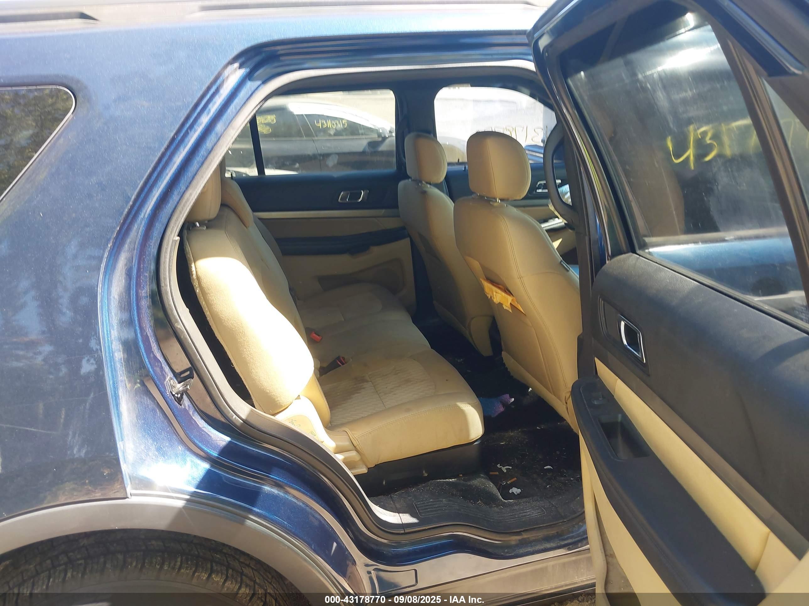 FORD EXPLORER image 8
