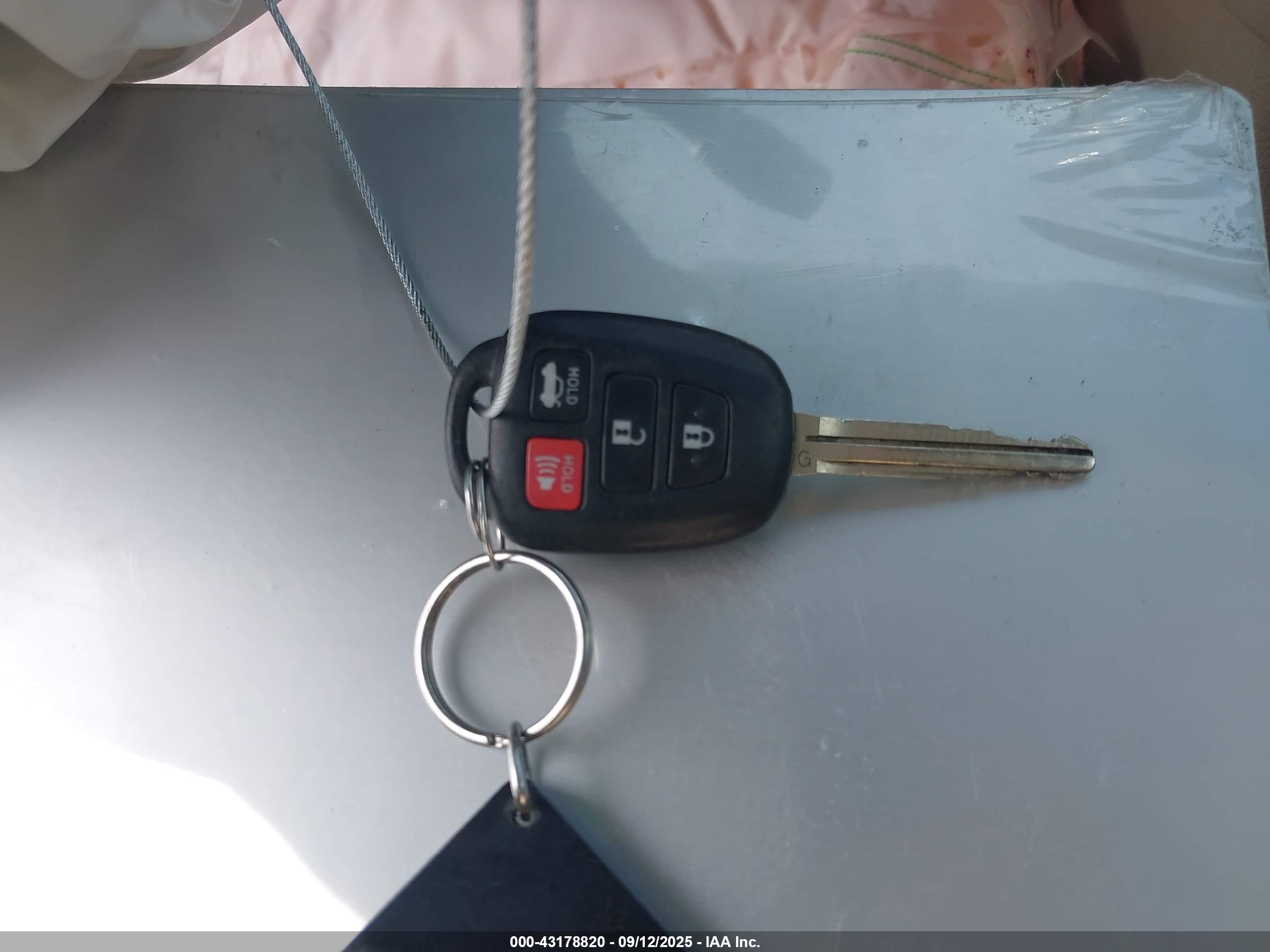 TOYOTA CAMRY image 11