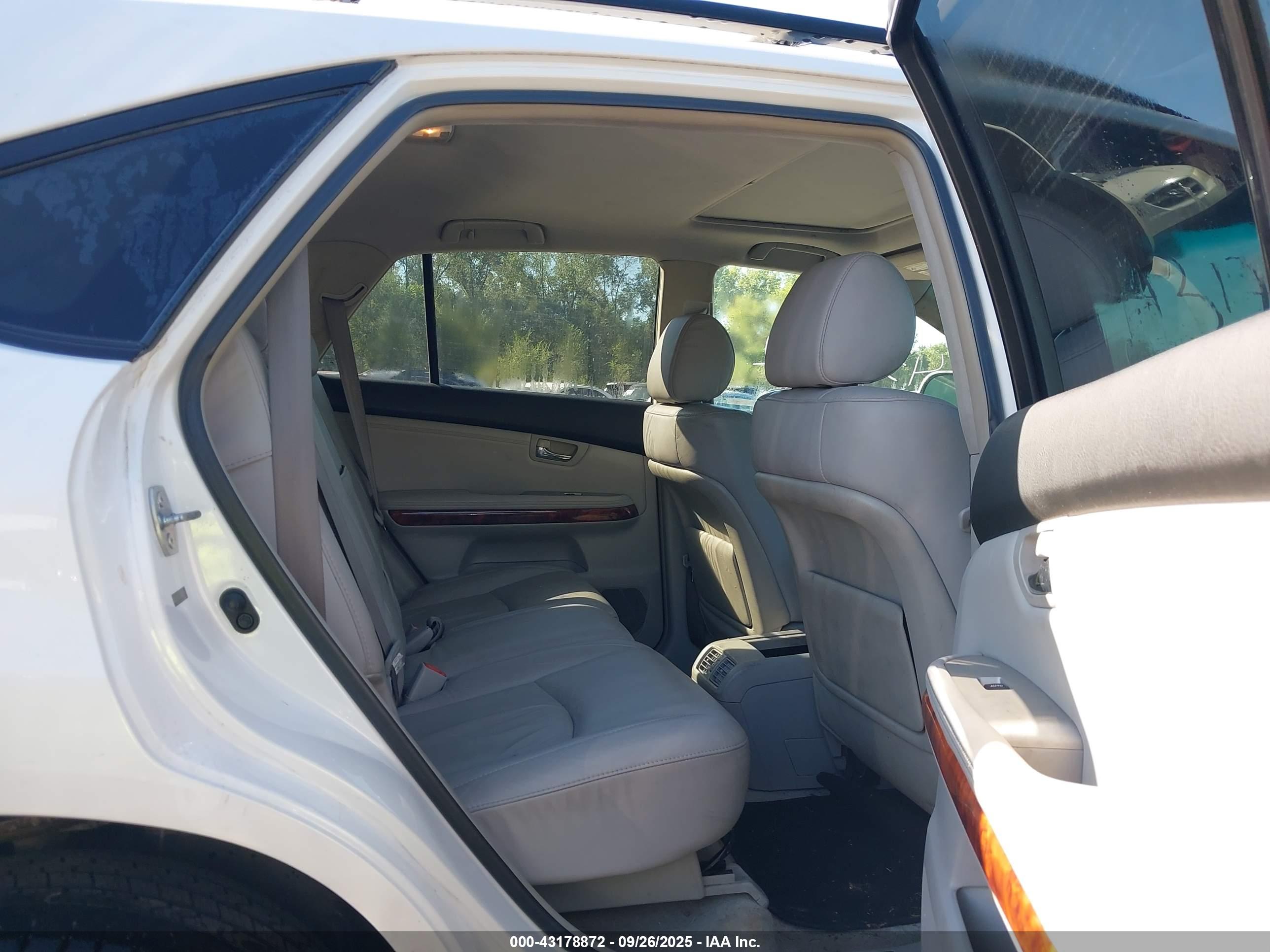 LEXUS RX image 8