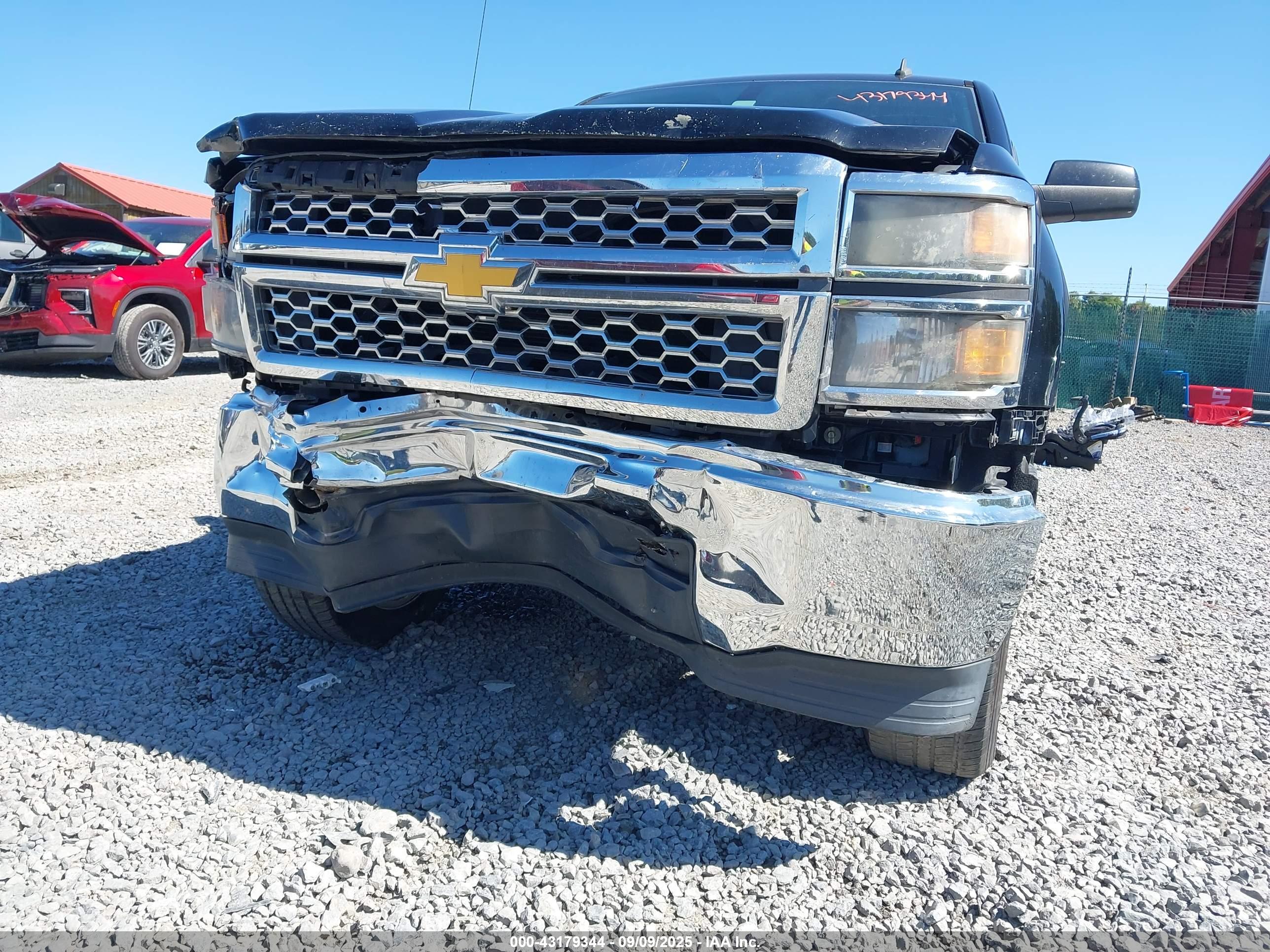 CHEVROLET SILVERADO image 6