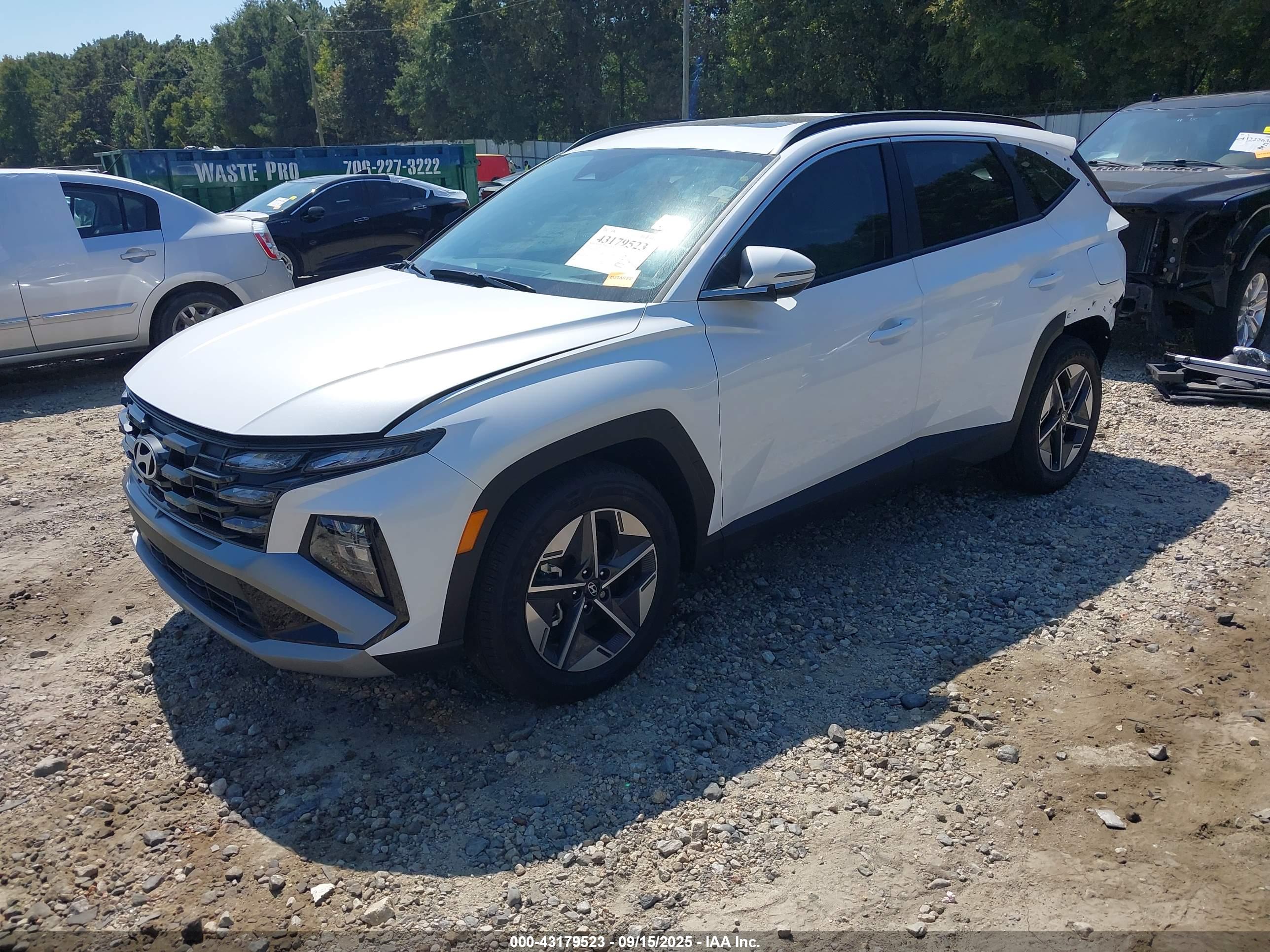 HYUNDAI TUCSON image 2