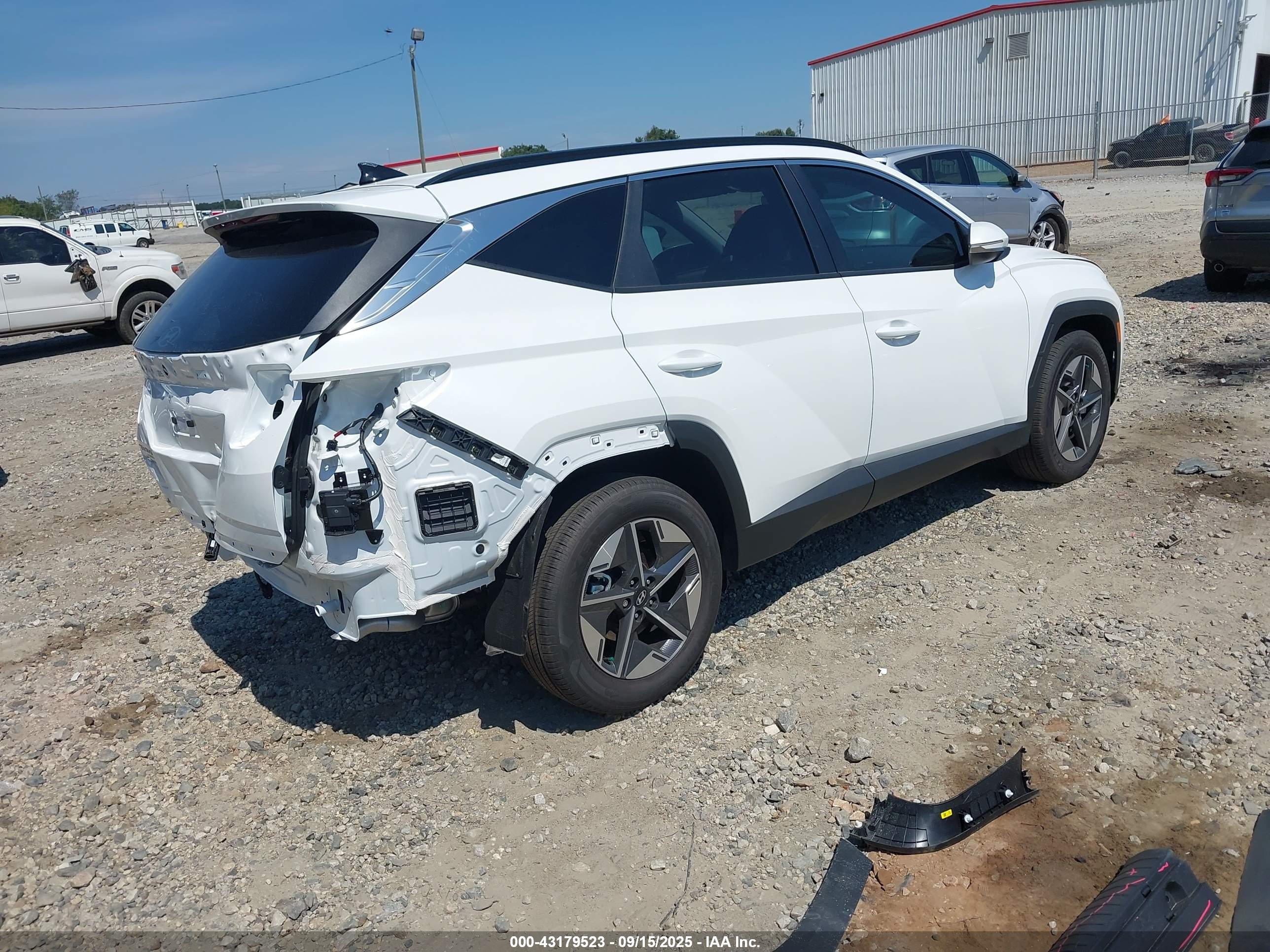HYUNDAI TUCSON image 4