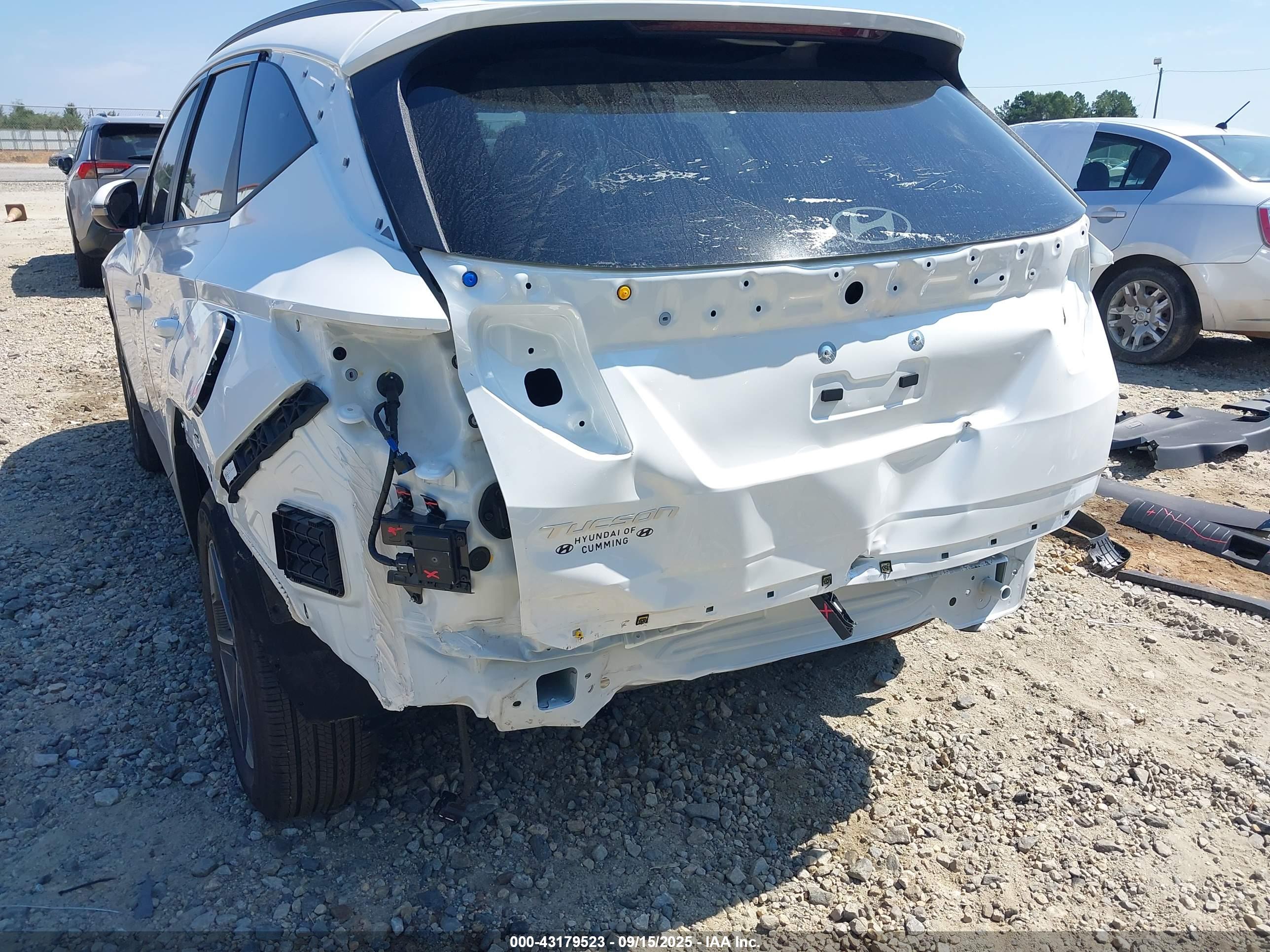HYUNDAI TUCSON image 6