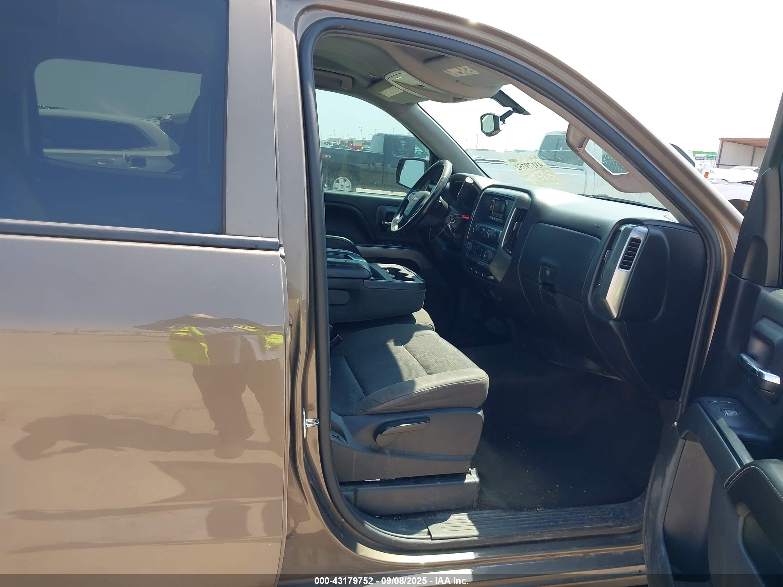 CHEVROLET SILVERADO image 5
