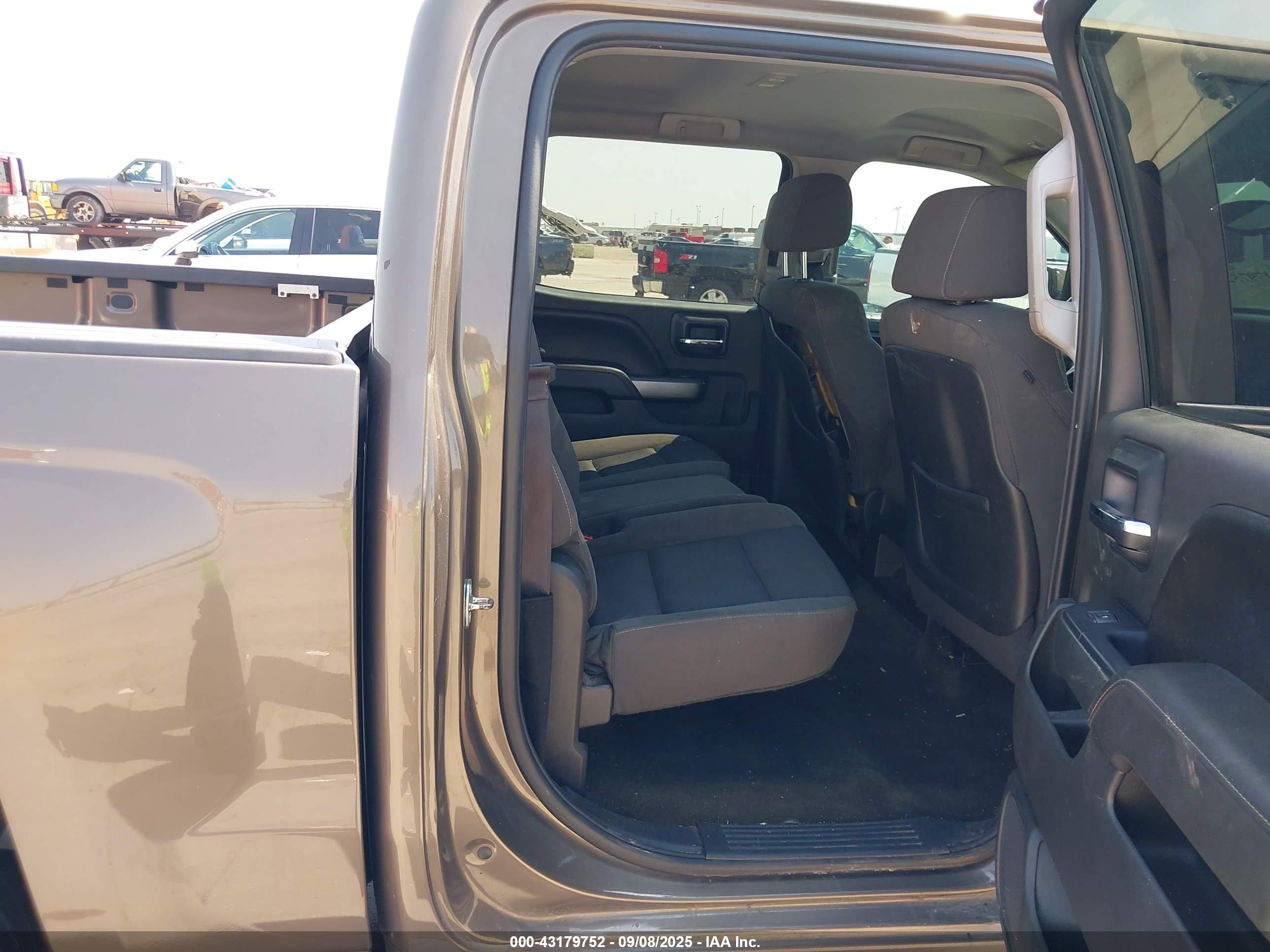 CHEVROLET SILVERADO image 8