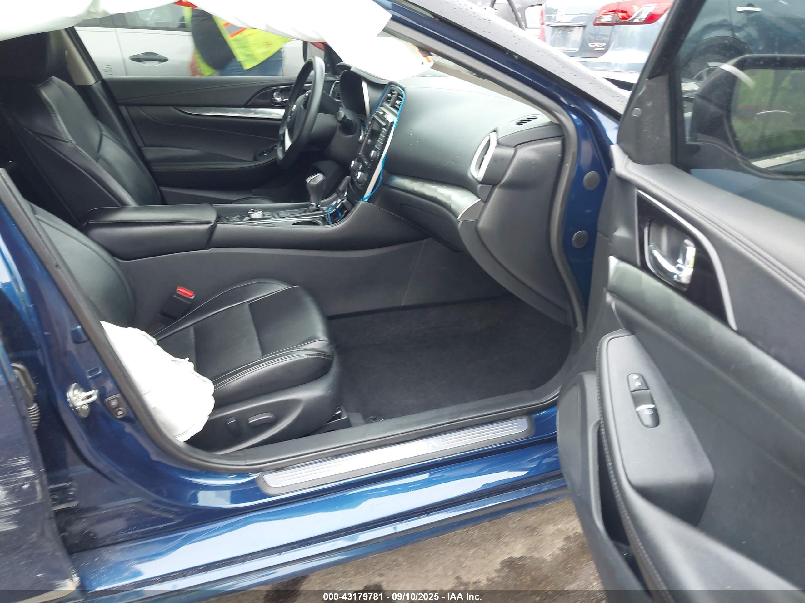 NISSAN MAXIMA image 5